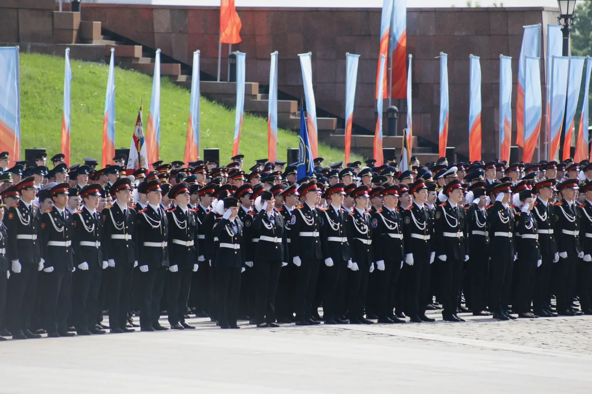 Наши кадеты на параде «Не прервётся связь поколений»!   🇷🇺20 мая наш 9 «К» класс принял участие в па
