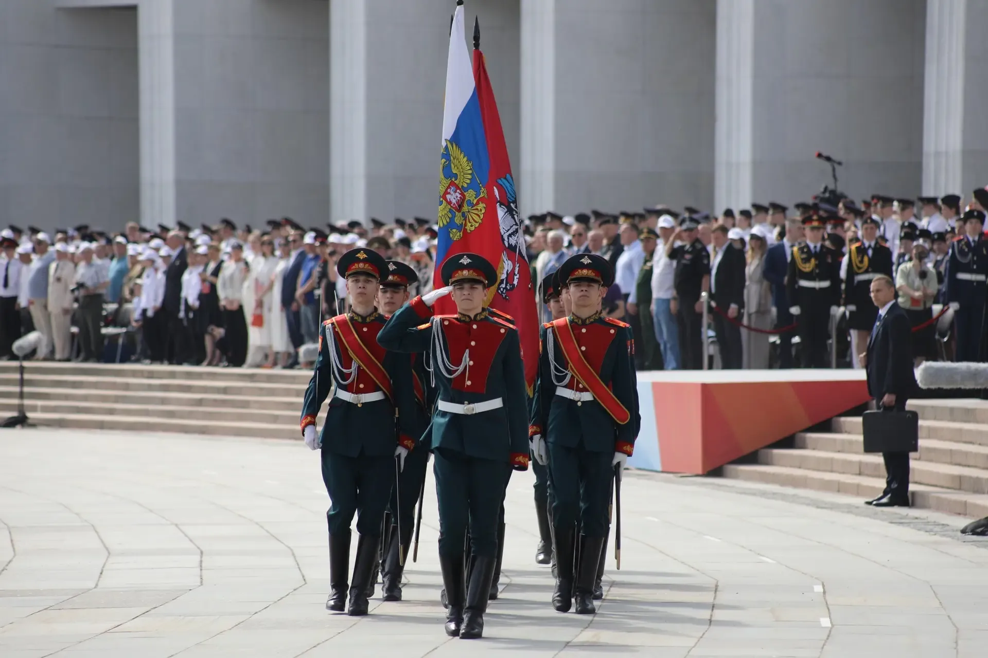 Наши кадеты на параде «Не прервётся связь поколений»!   🇷🇺20 мая наш 9 «К» класс принял участие в па