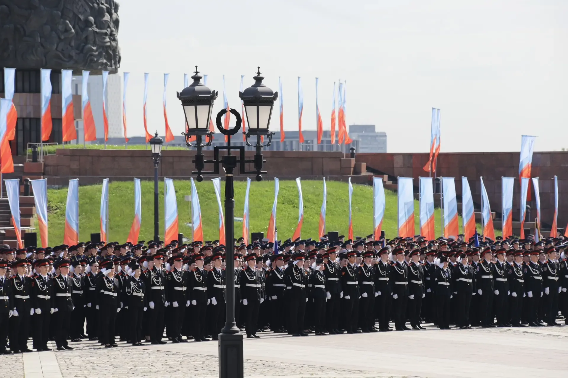 Наши кадеты на параде «Не прервётся связь поколений»!   🇷🇺20 мая наш 9 «К» класс принял участие в па