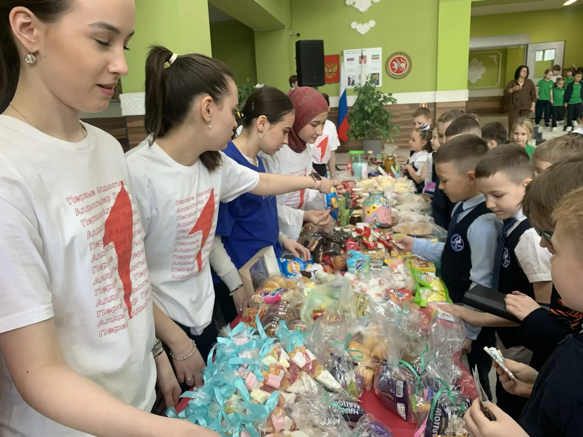 🩷 ЯРМАРКА ДОБРА   В рамках весенней  «Недели добра» в холле  гимназии прошла  благотворительная ярма