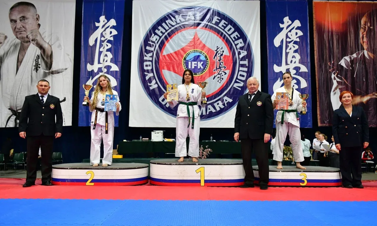 🏆Новости спорта🏆  Поздравляем лицеистку 10В класса Трещилову Надежду с серебряной медалью Всероссийс