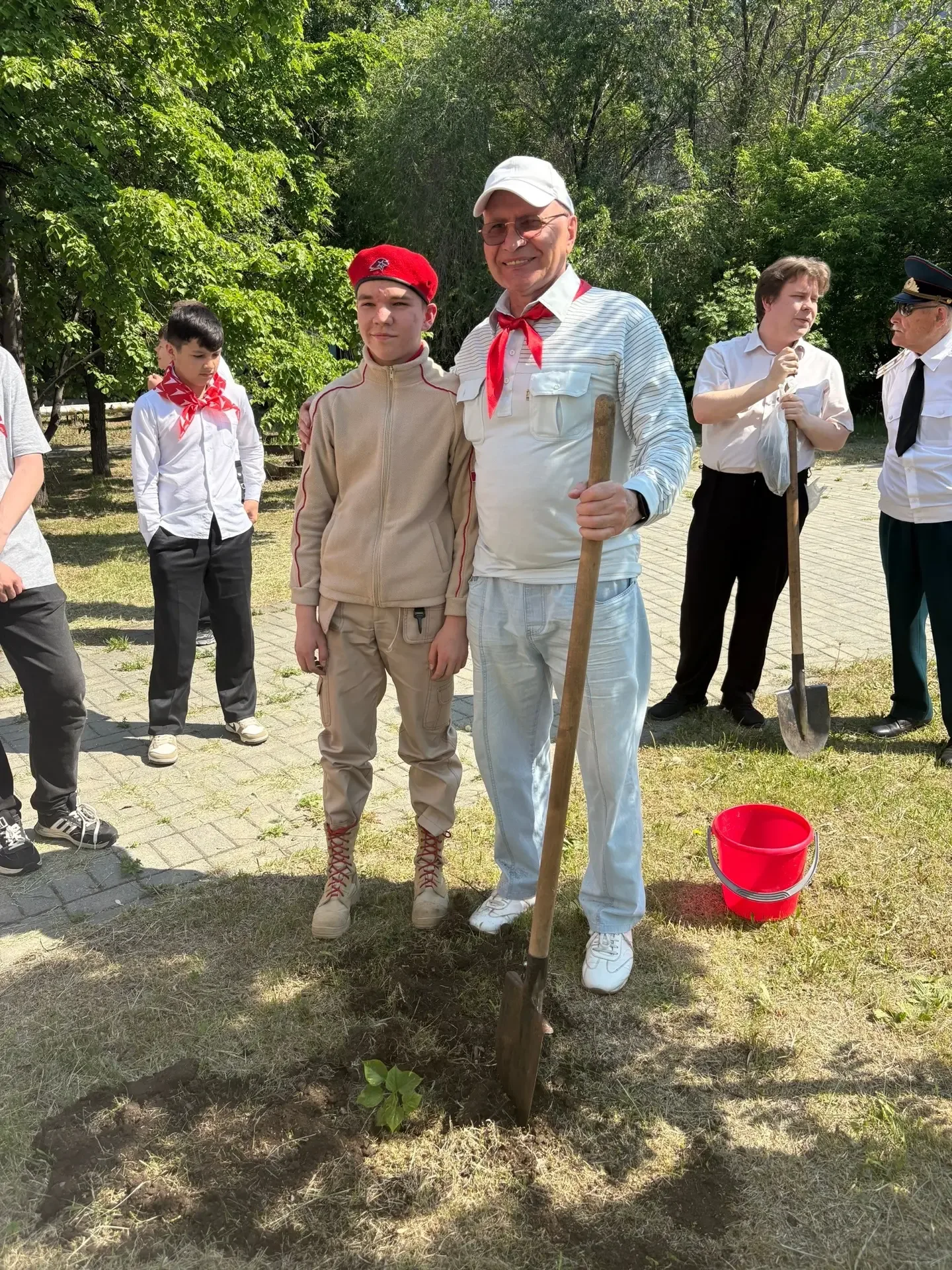 Встреча «Пионеров» и «Первых» 🚀  В День детских общественных организаций в филиал пришли важные гост