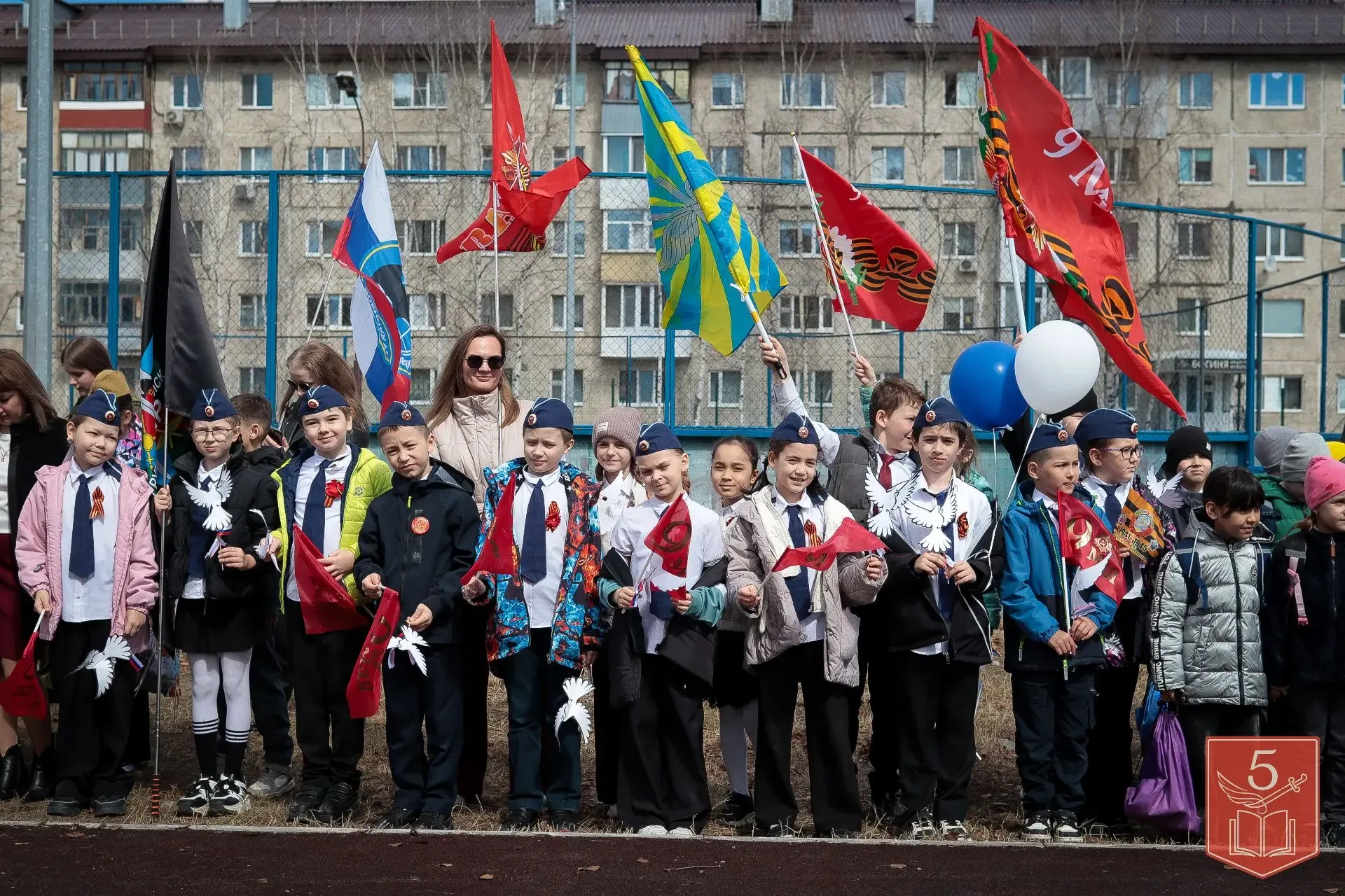 В нашей школе состоялось одно из самых торжественных и волнующих событий года — парад «Наследники По