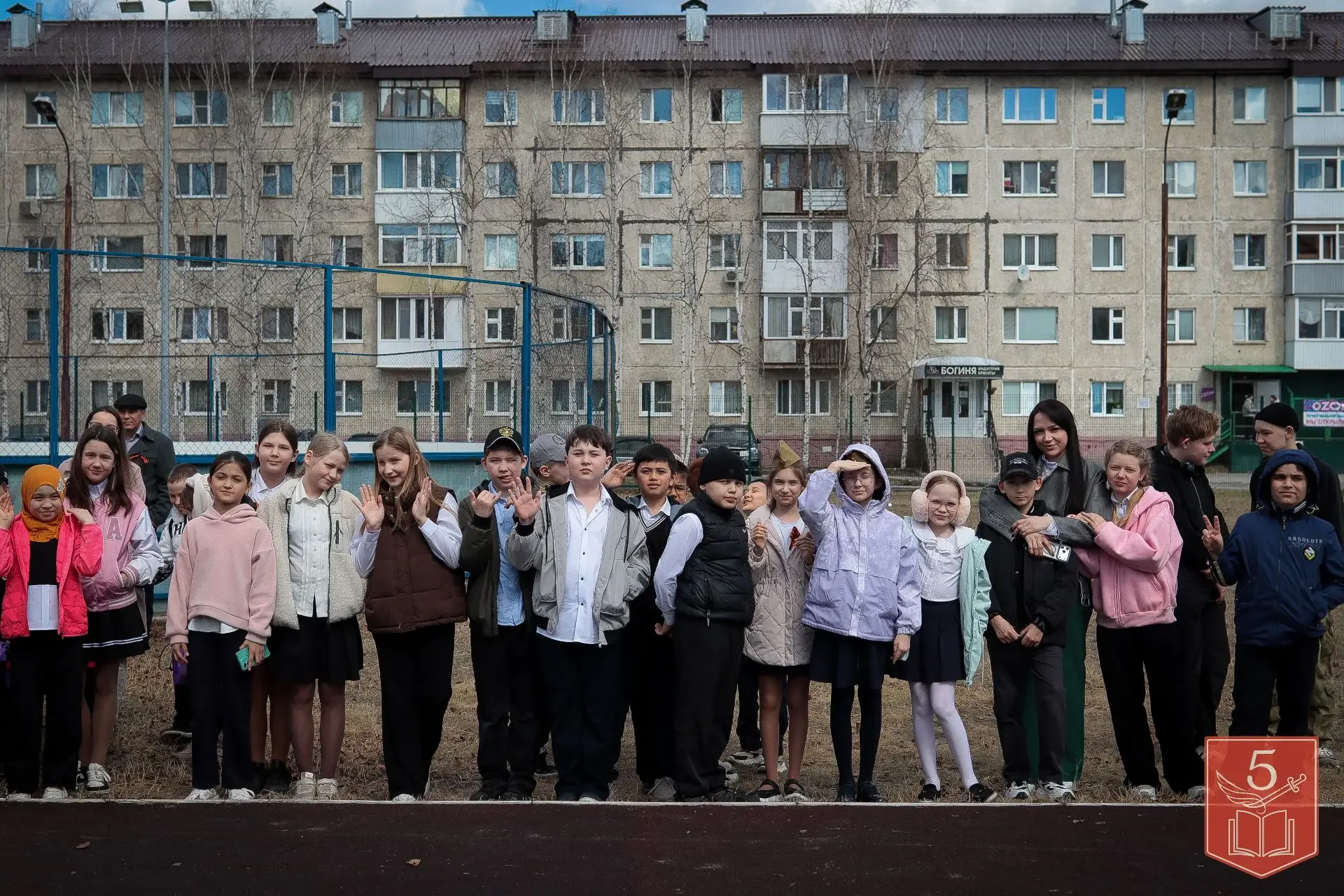 В нашей школе состоялось одно из самых торжественных и волнующих событий года — парад «Наследники По