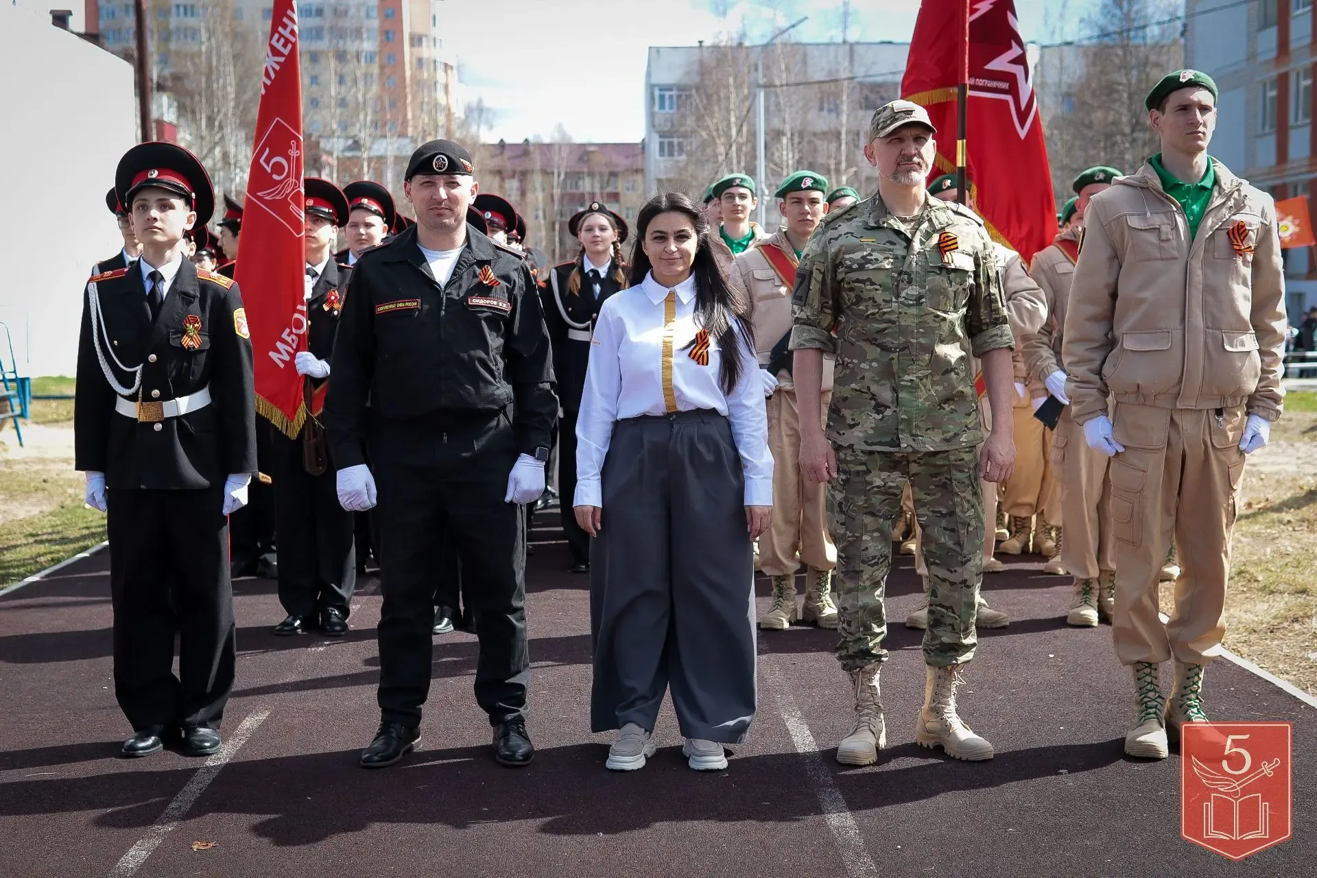 В нашей школе состоялось одно из самых торжественных и волнующих событий года — парад «Наследники По
