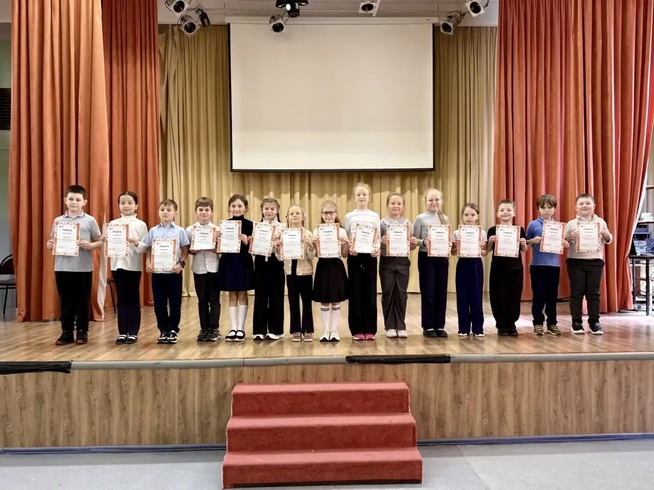 🏆 Время героев: в нашей школе зажглись звезды «Лиги Первых-2065»!  🎉 Учебный год подходит к концу, а
