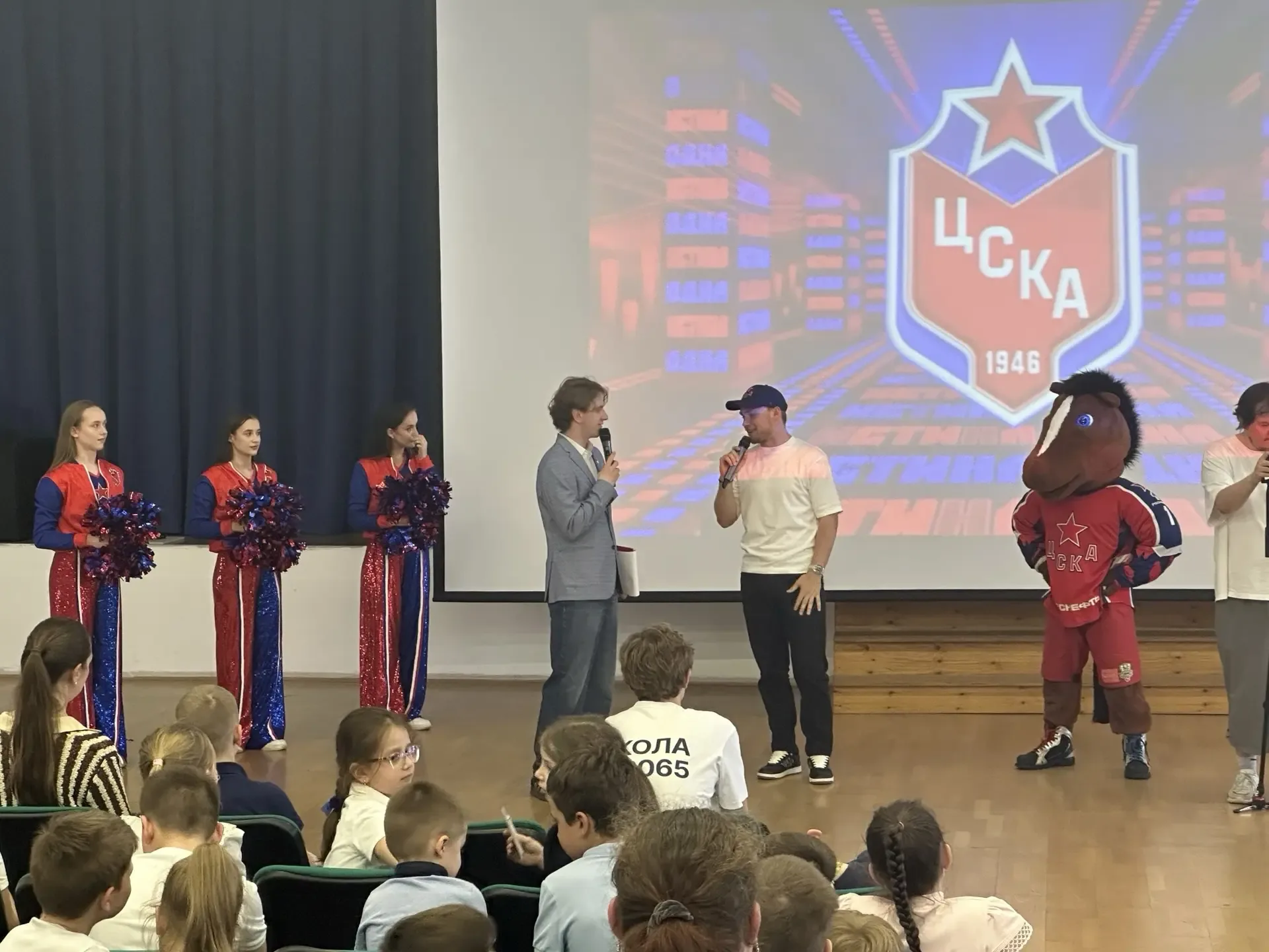 🏒 ПХК ЦСКА в гостях у Школы №2065: легендарный «Урок хоккея»!  💫 Сегодня на образовательной площадке