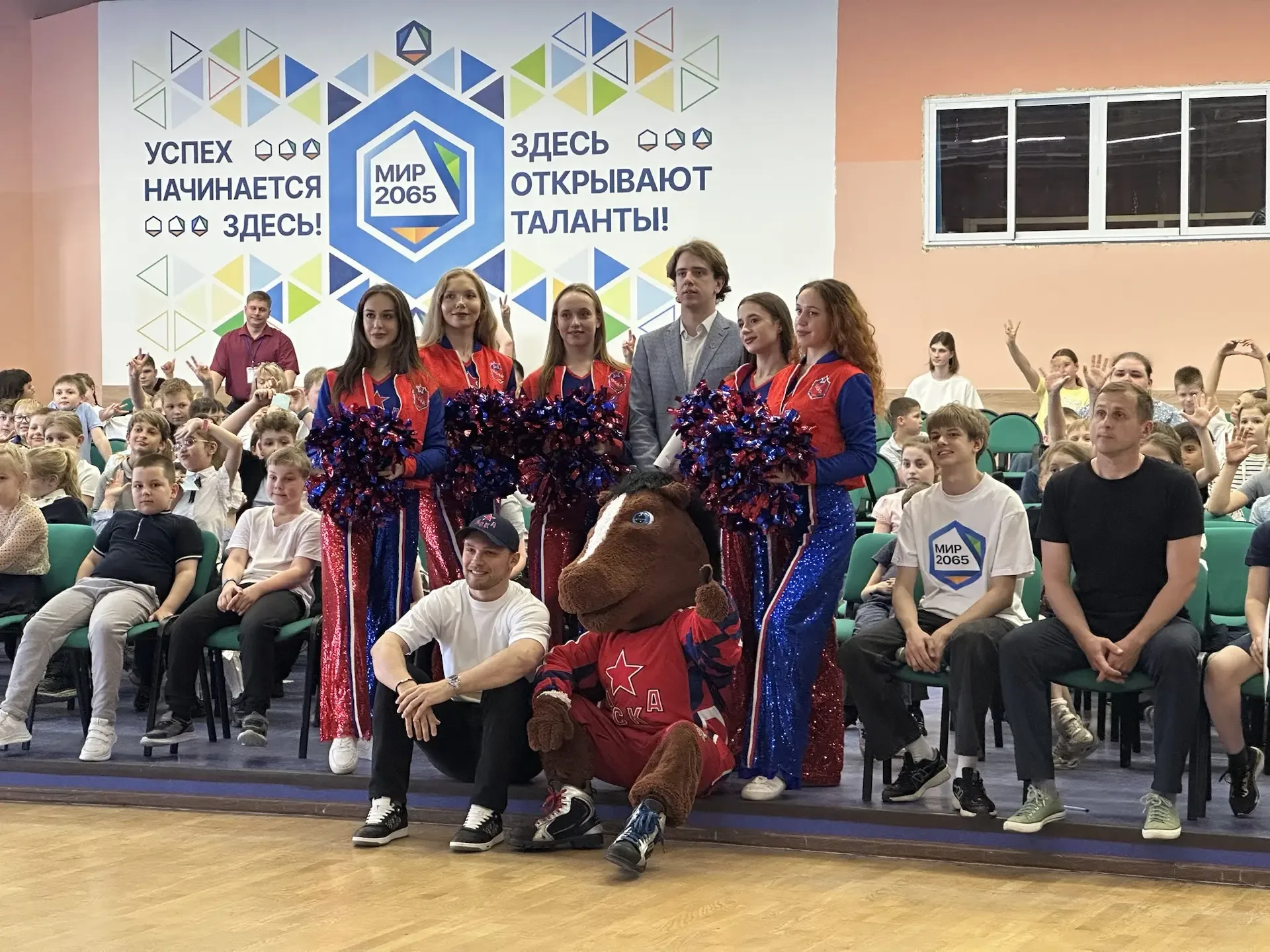 🏒 ПХК ЦСКА в гостях у Школы №2065: легендарный «Урок хоккея»!  💫 Сегодня на образовательной площадке