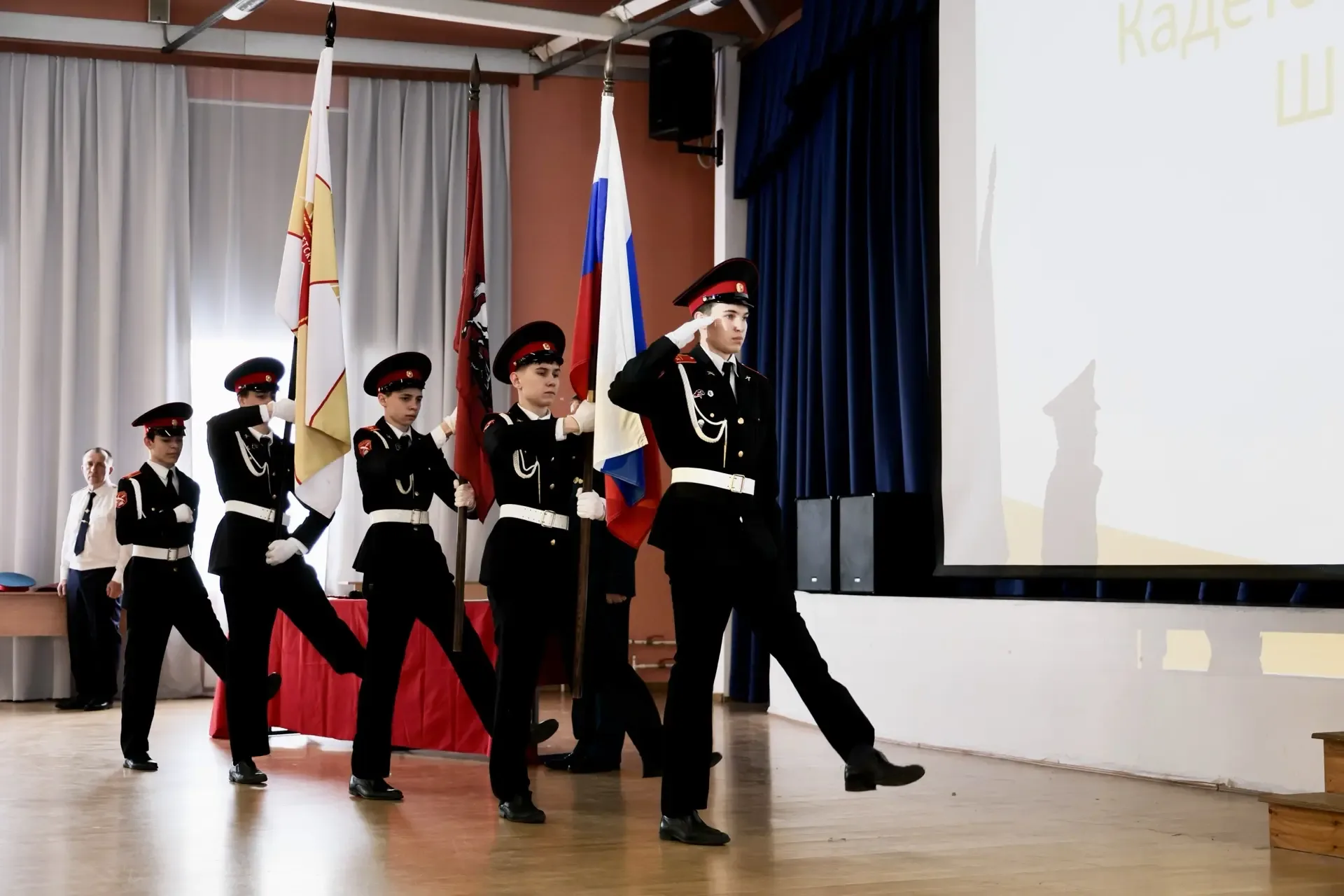 🎖 Честь, доблесть, отвага: в Школе №2065 простились со Знаменем кадетских классов  🇷🇺 Май в нашей шк