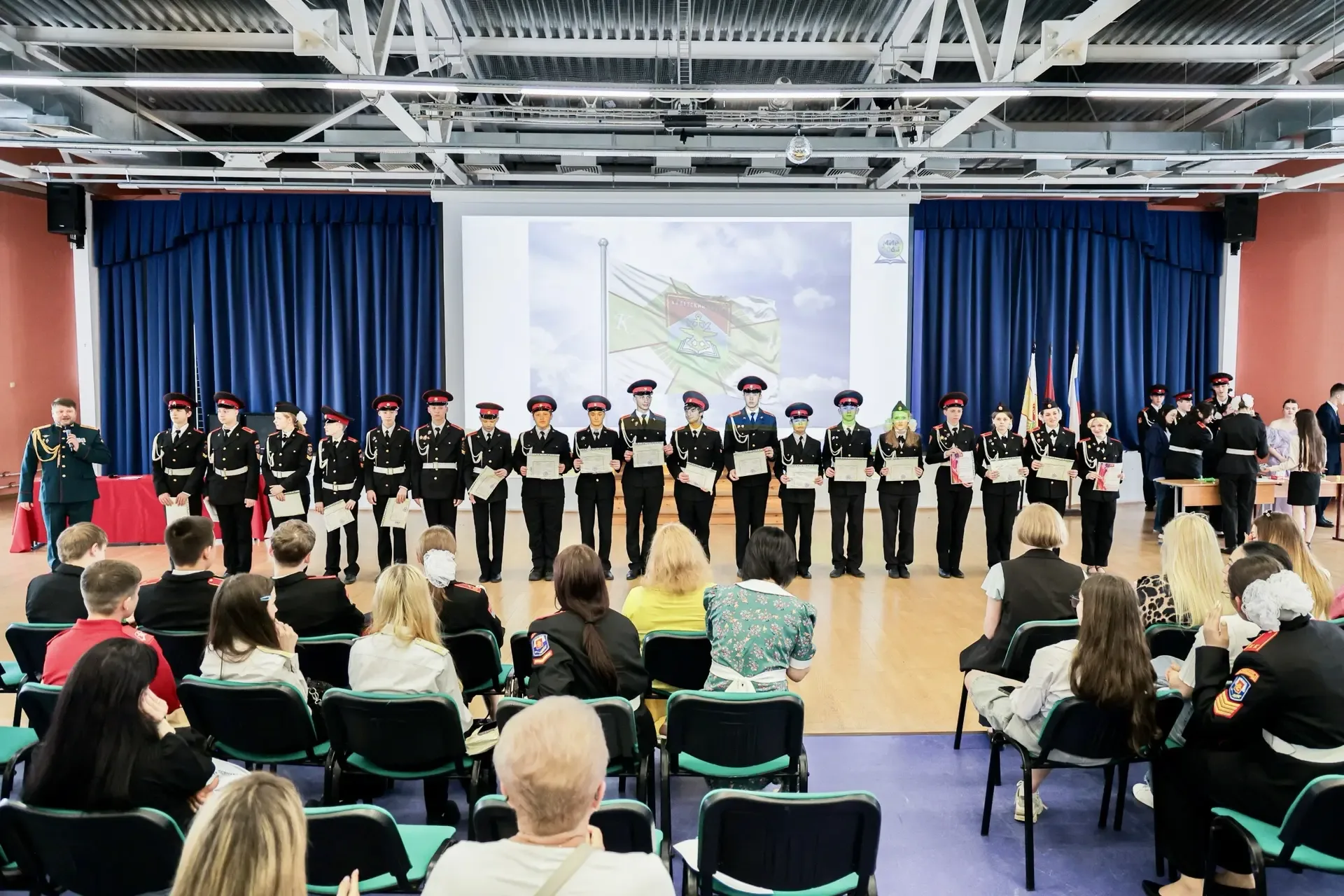 🎖 Честь, доблесть, отвага: в Школе №2065 простились со Знаменем кадетских классов  🇷🇺 Май в нашей шк