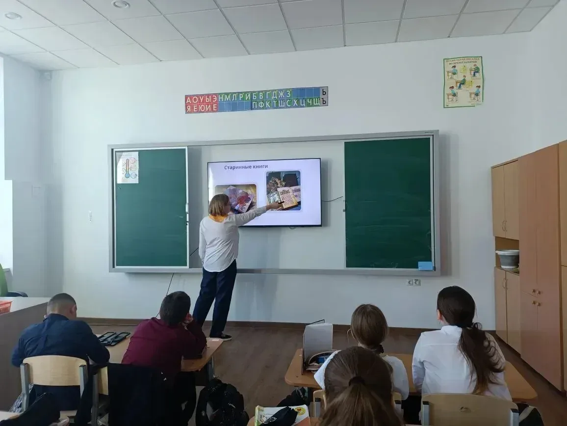24 мая, в День славянской письменности и культуры, советник директора по воспитанию Евгения Дмитриев