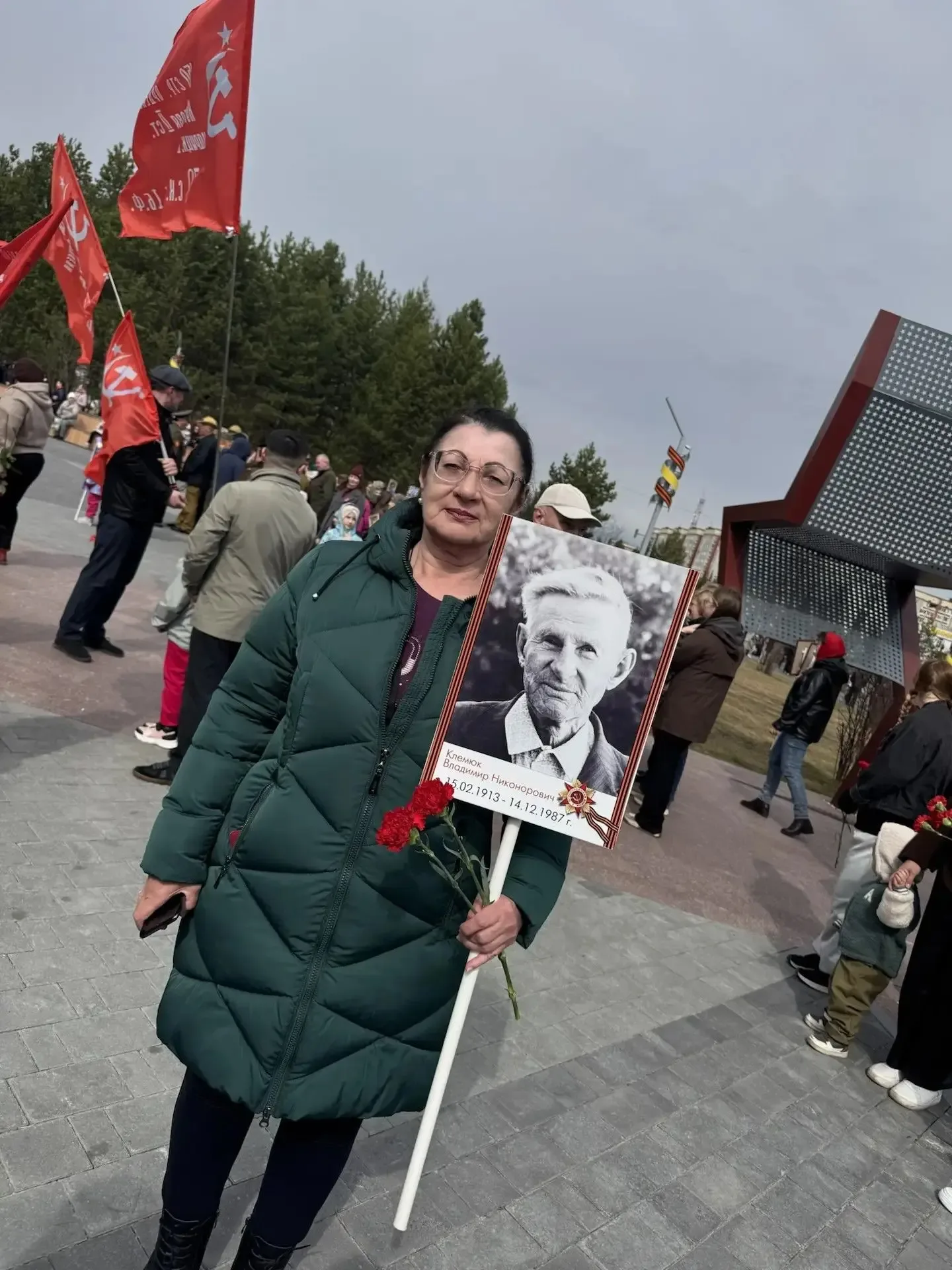 Родители, гимназисты и педагоги гимназии на акции «Бессмертный полк»   9 мая в России ежегодно прохо