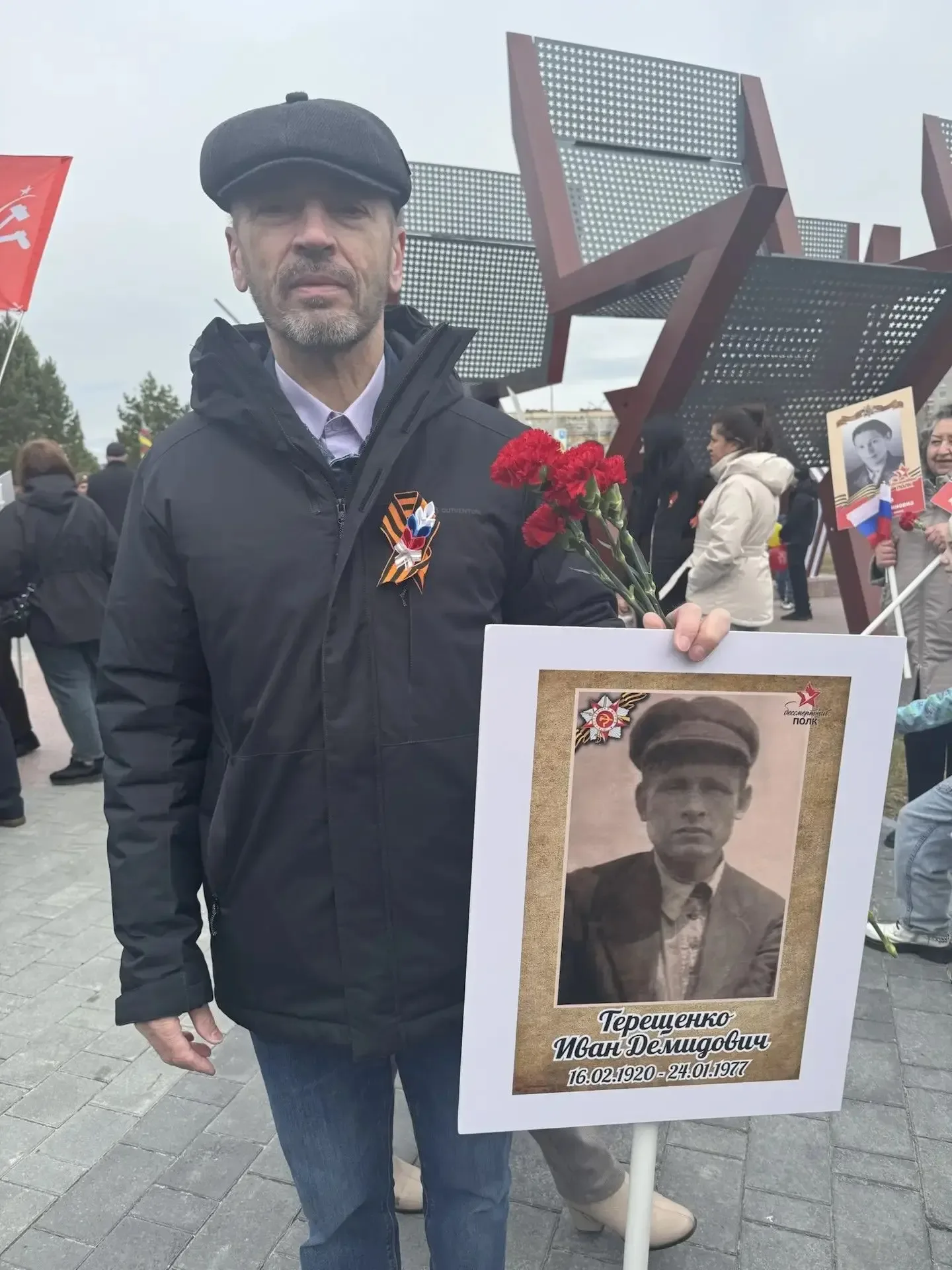 Родители, гимназисты и педагоги гимназии на акции «Бессмертный полк»   9 мая в России ежегодно прохо