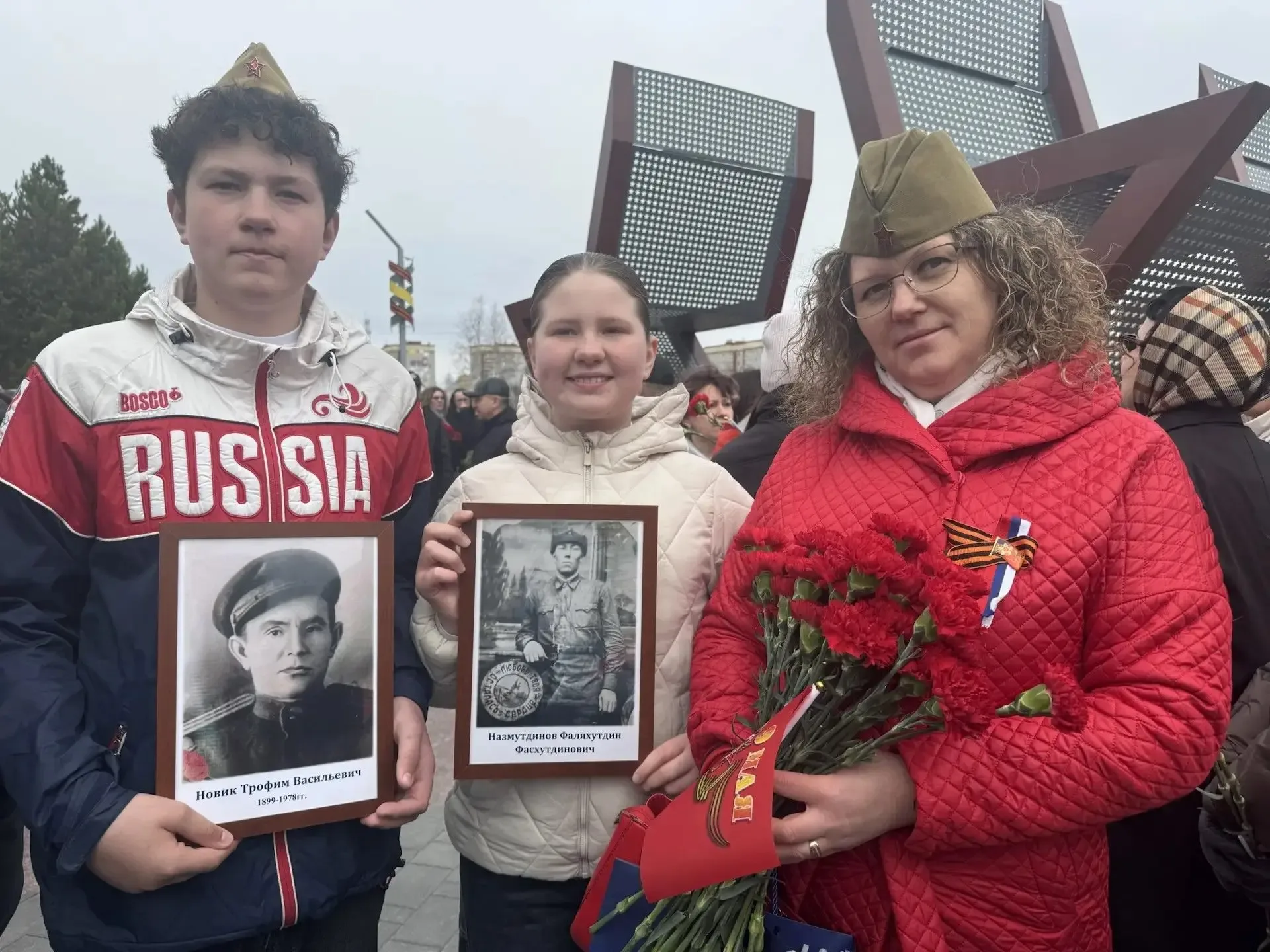 Родители, гимназисты и педагоги гимназии на акции «Бессмертный полк»   9 мая в России ежегодно прохо