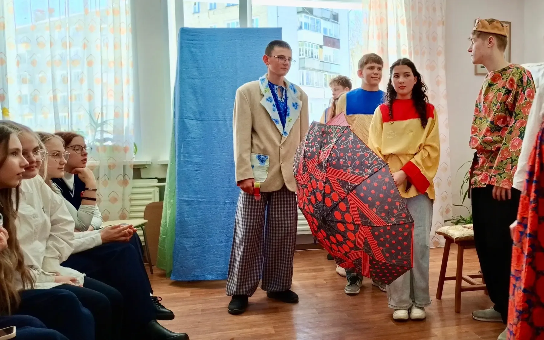 🤩 ЯРКИЕ ВПЕЧАТЛЕНИЯ 🤩  🎭 В библиотеке №20 на Северной Набережной выступили юные артисты МКОУ СОШ с У