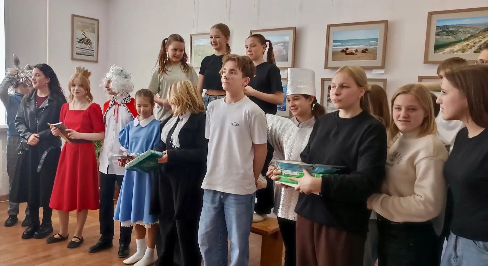 🤩 ЯРКИЕ ВПЕЧАТЛЕНИЯ 🤩  🎭 В библиотеке №20 на Северной Набережной выступили юные артисты МКОУ СОШ с У