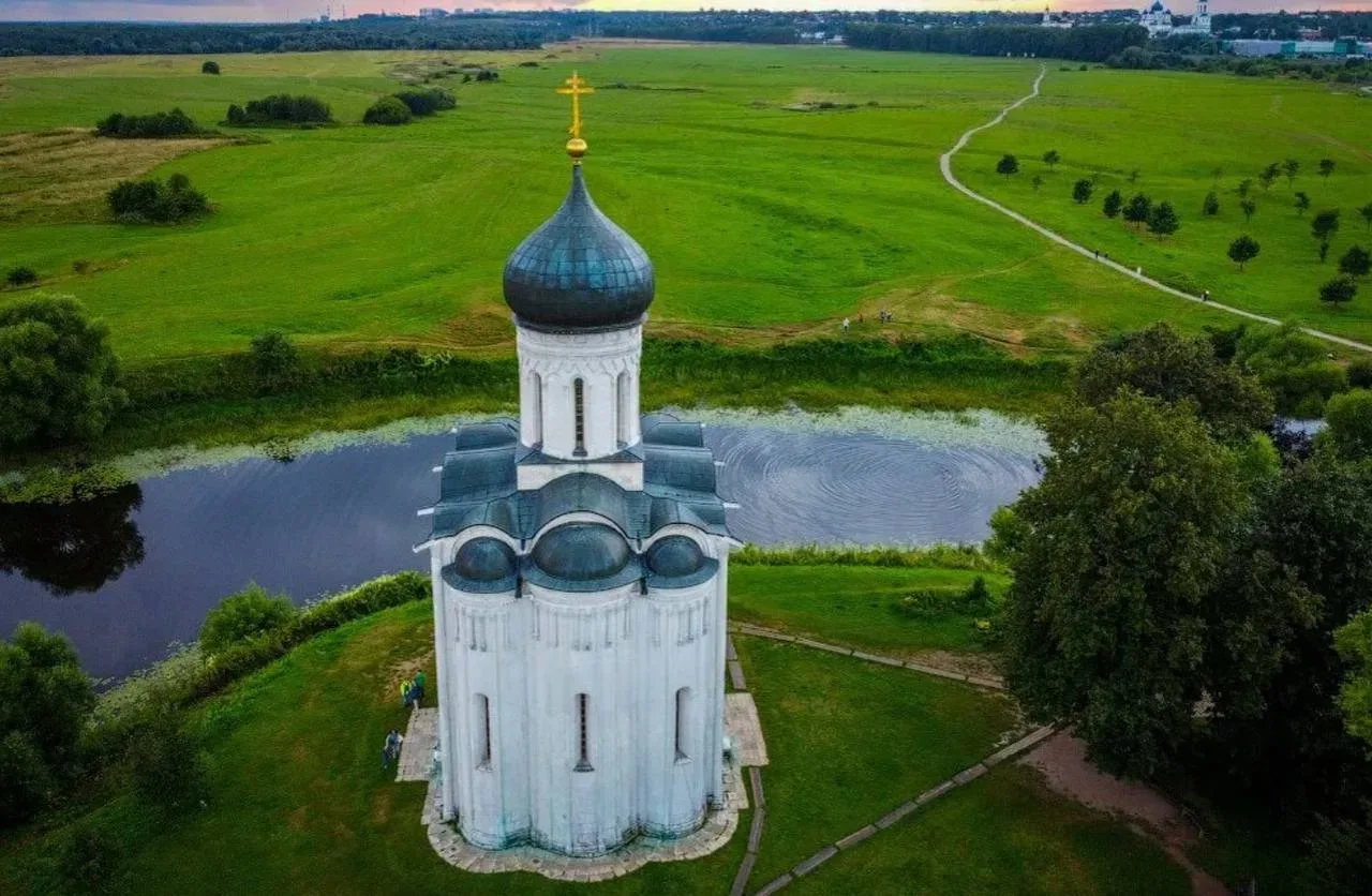 Что означает цвет куполов православного храма?  По цвету куполов можно определить, чему или кому пос