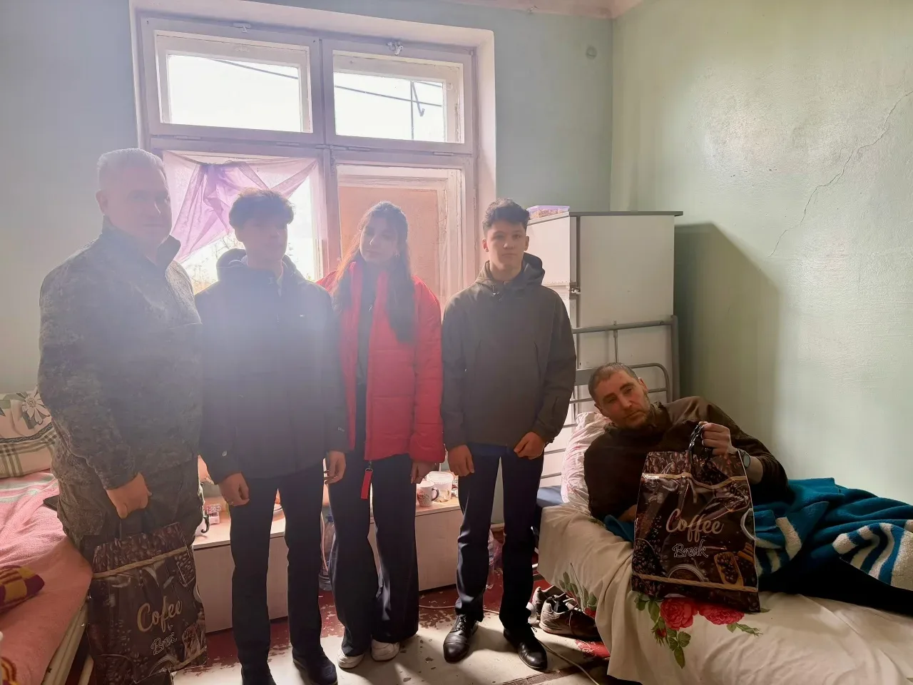 💝Акция поддержки военнослужащих в Макеевке 🤝  🥰 В преддверии Первомая учащиеся посетили военнослужащ
