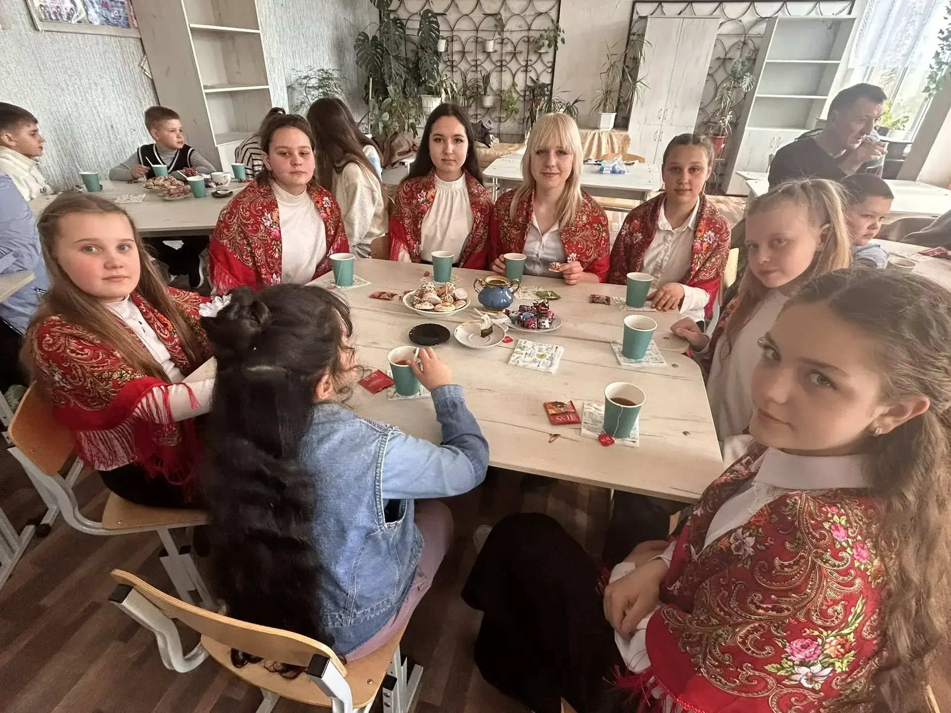 🌺30 мая, в преддверии любимого праздника Весны и Труда, семейный клуб "12-А" ГБОУ "СШ № 72 Г.О. МАКЕ