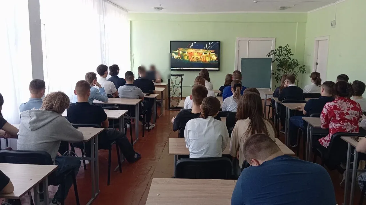 🔊Профилактика экстремизма в молодёжной среде: важный разговор с профессионалом🤔  🗓️Сегодня в ГБОУ  "