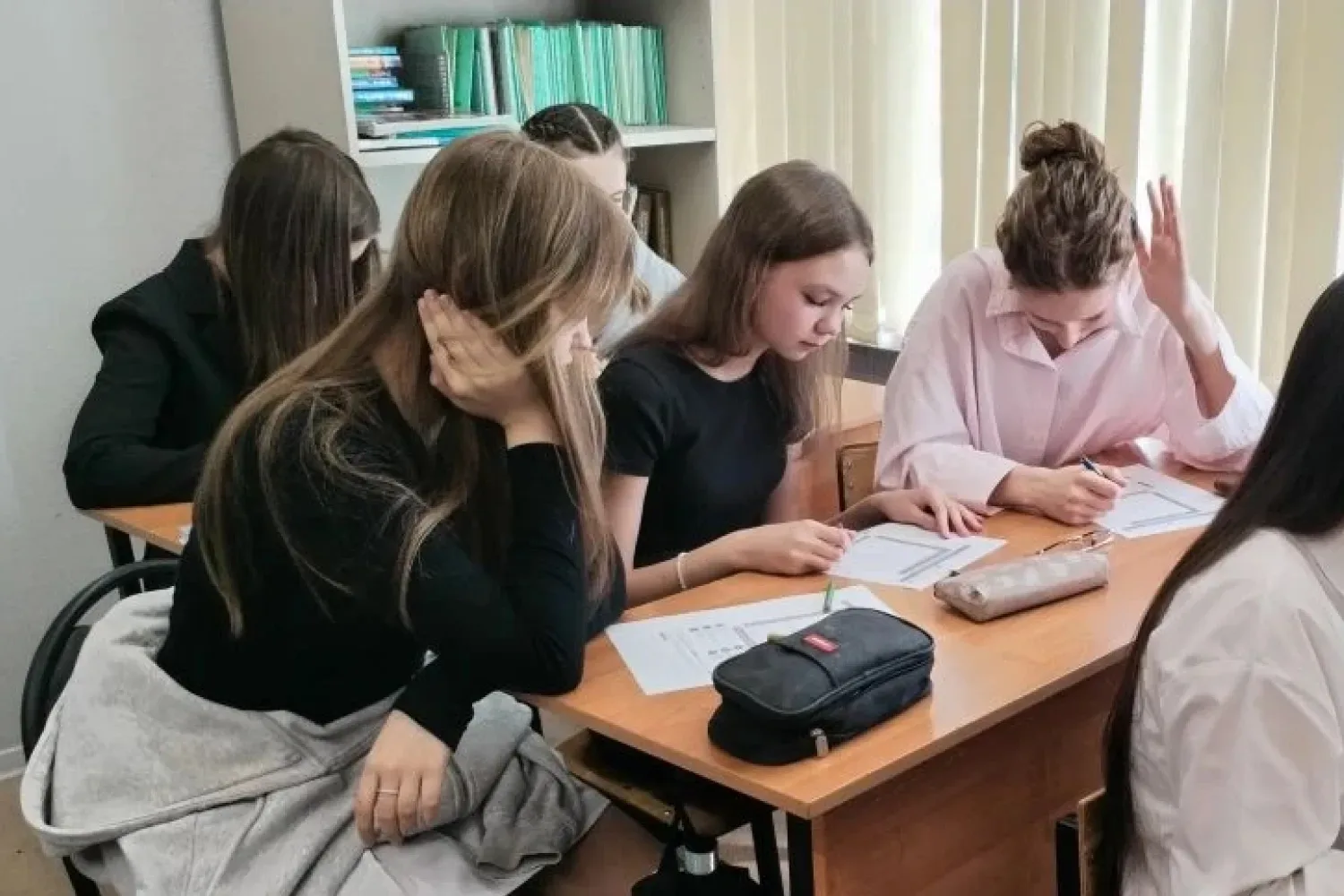 🇷🇺 Единство начинается с малого: в гимназии прошли «Разговоры о важном»    Сегодня, 18 мая, в гимназ