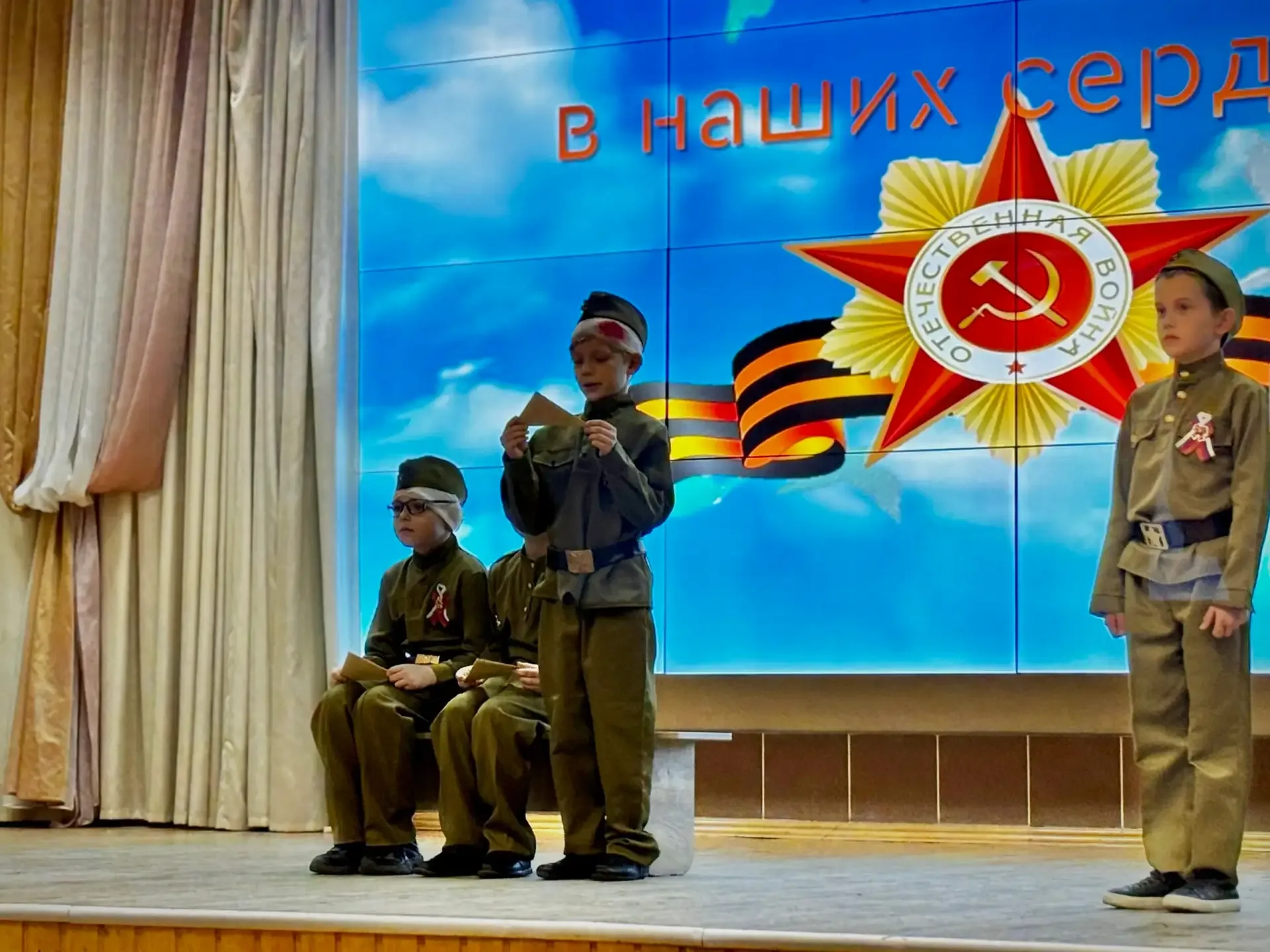 В преддверии 9 Мая в нашей школе прошёл концерт «Героям Великой Победы посвящается...»  Это был тот 