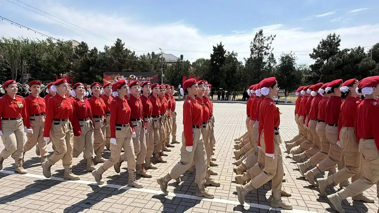 Парад Победы  Юнармейский отряд лицея «Молодая гвардия» принял участие в Параде Победы, продемонстри