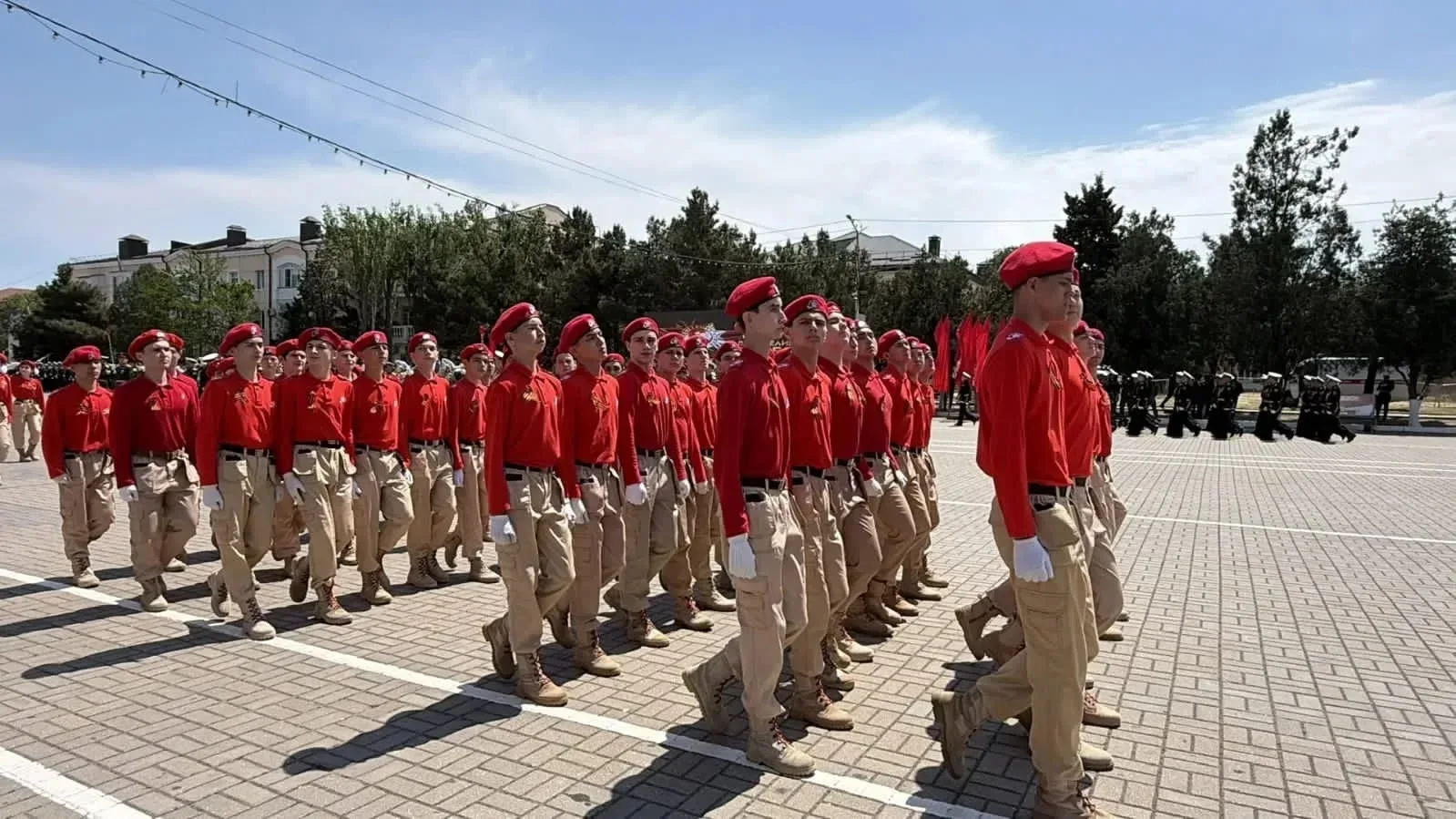 Парад Победы  Юнармейский отряд лицея «Молодая гвардия» принял участие в Параде Победы, продемонстри