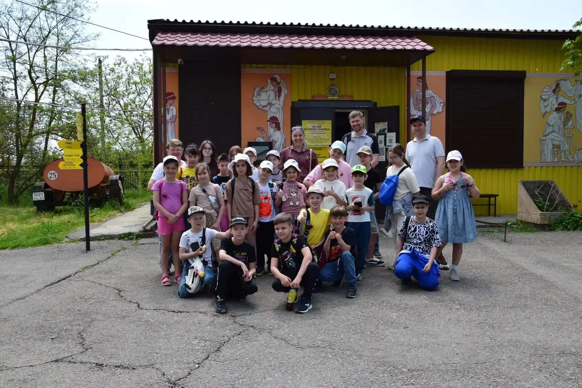 Учащиеся 2з,3 б и 4 а классов совершили путешествие в прошлое ,побывали в уникальном месте — археоло