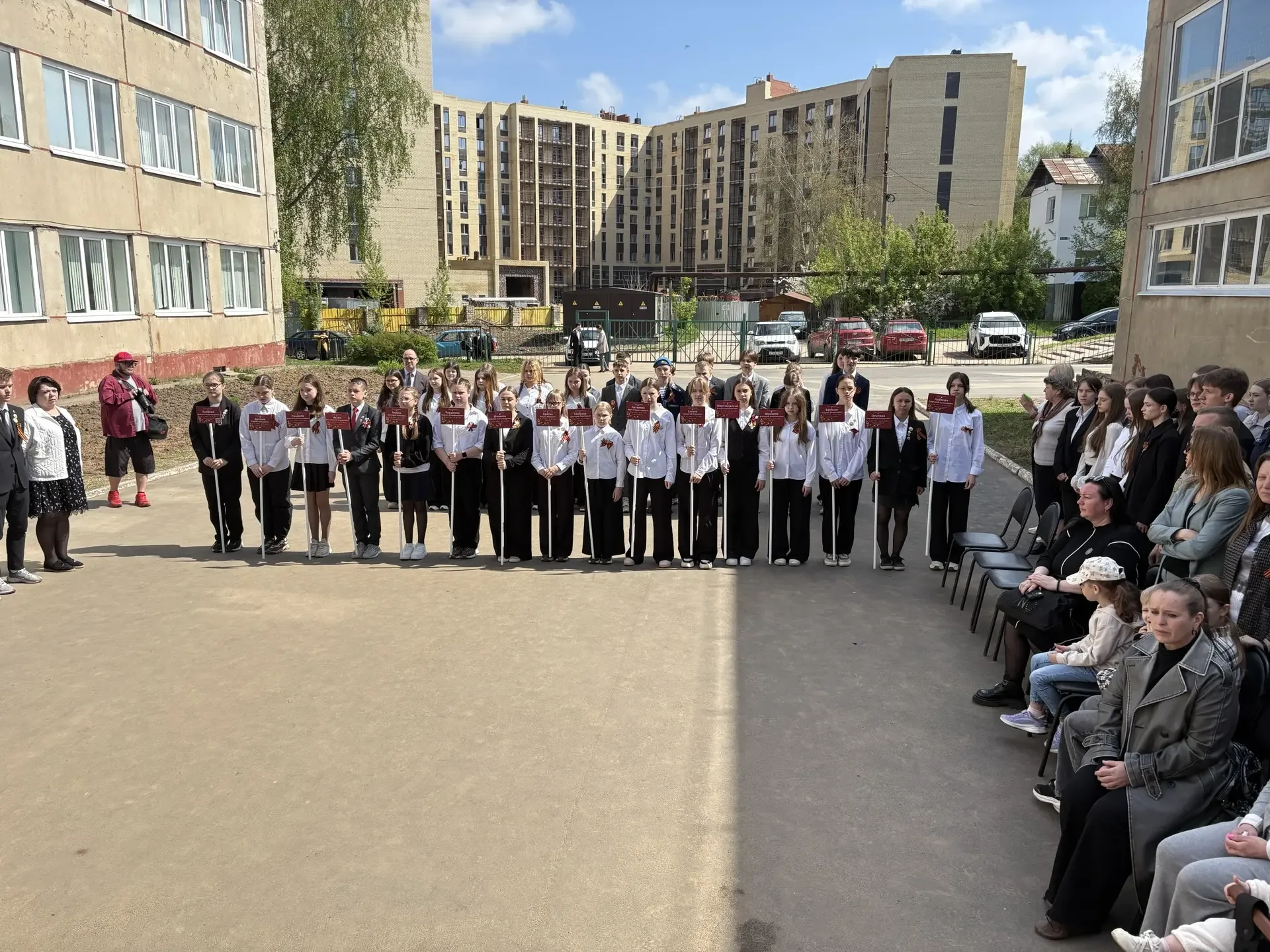 В школе №8 города Костромы открыли «Сад нашей памяти» На территории средней общеобразовательной школ