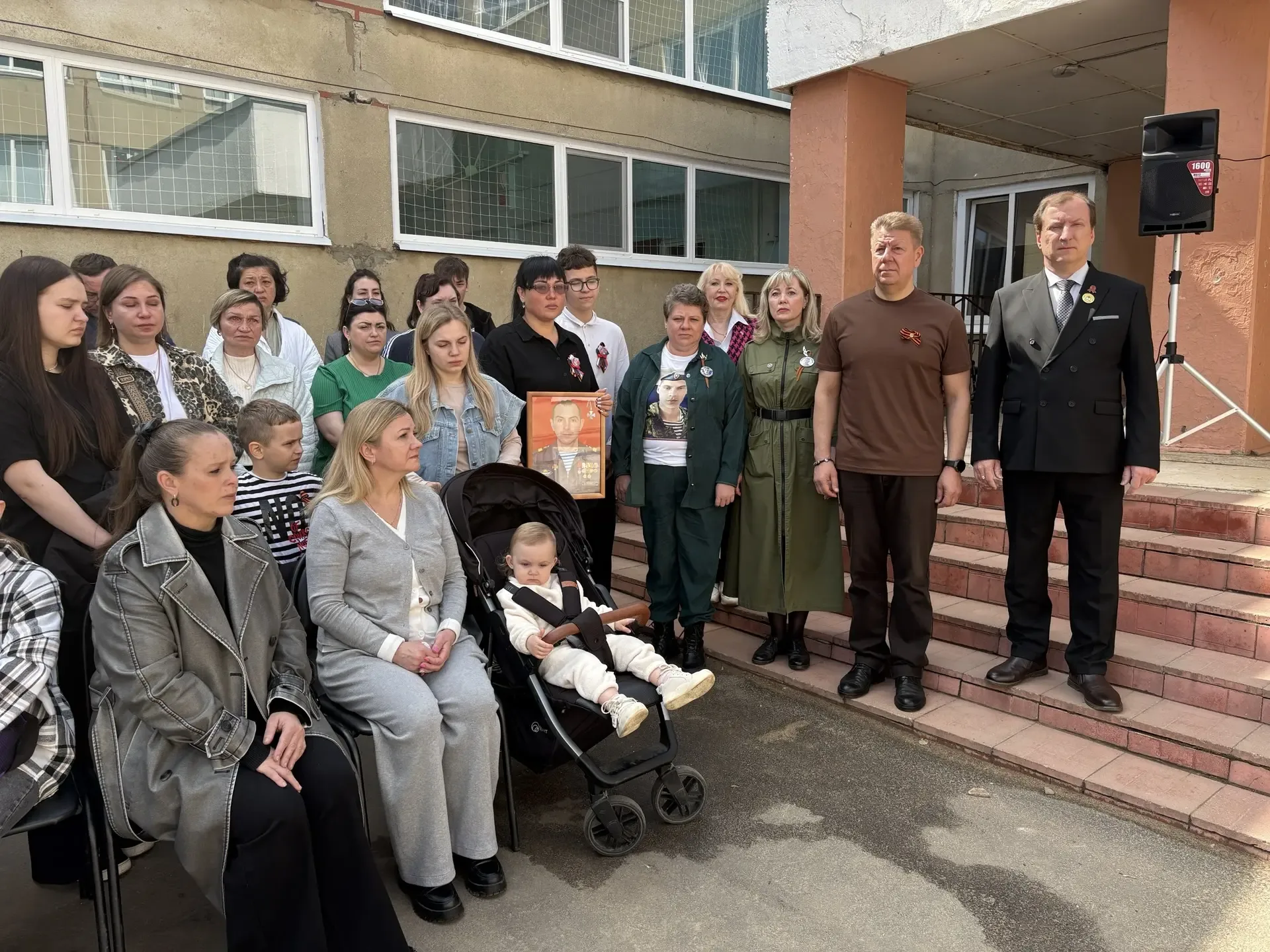 В школе №8 города Костромы открыли «Сад нашей памяти» На территории средней общеобразовательной школ