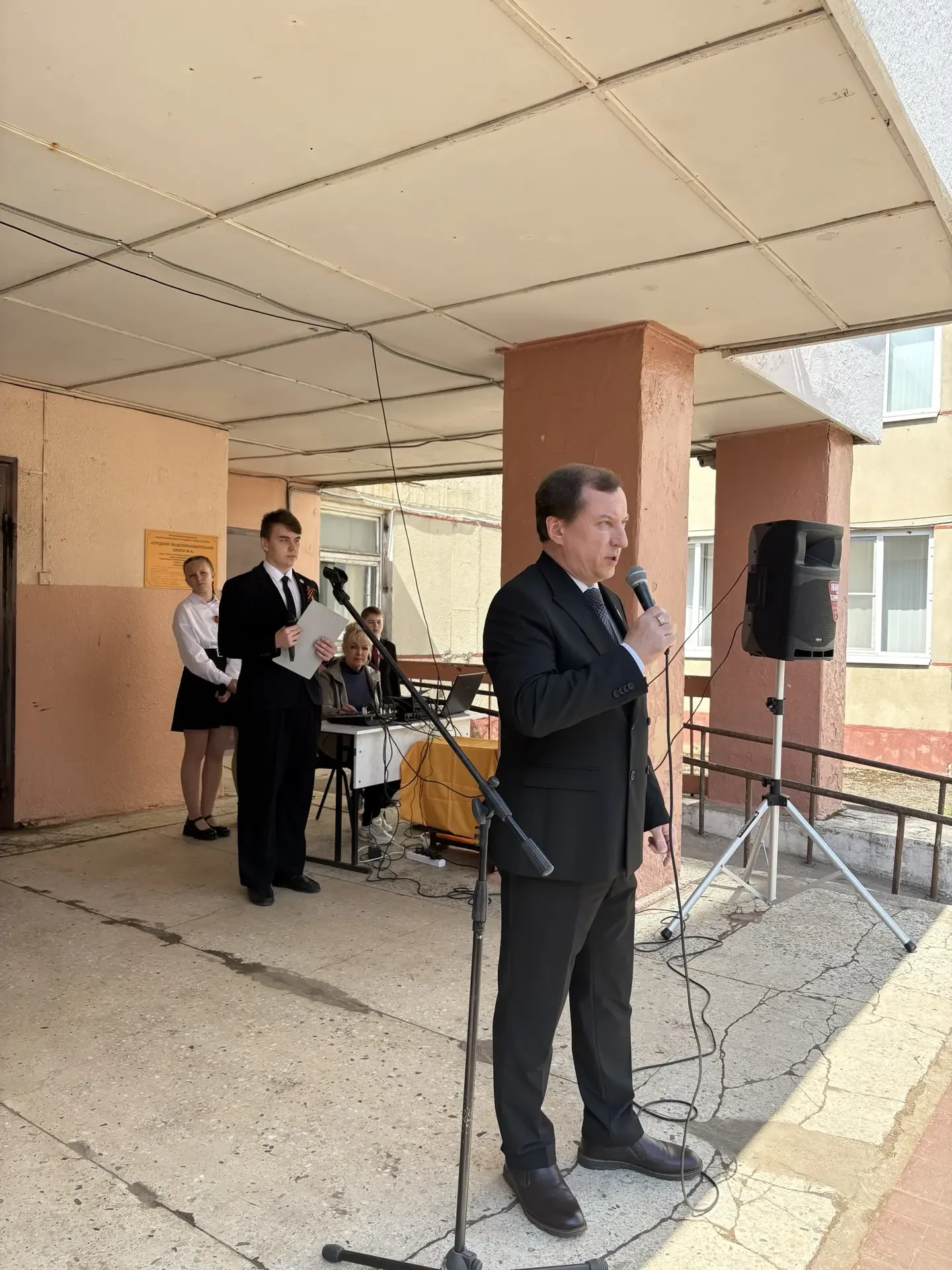 В школе №8 города Костромы открыли «Сад нашей памяти» На территории средней общеобразовательной школ