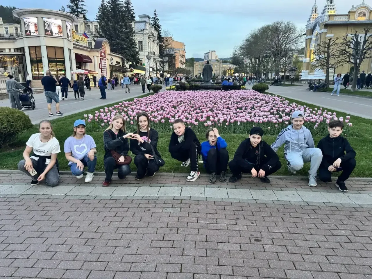 📸 Классный выезд: как 5 «Б» и 8 «А» покоряли Кисловодск!  Наши ребята из 5 «Б» и 8 «А» классов отдых