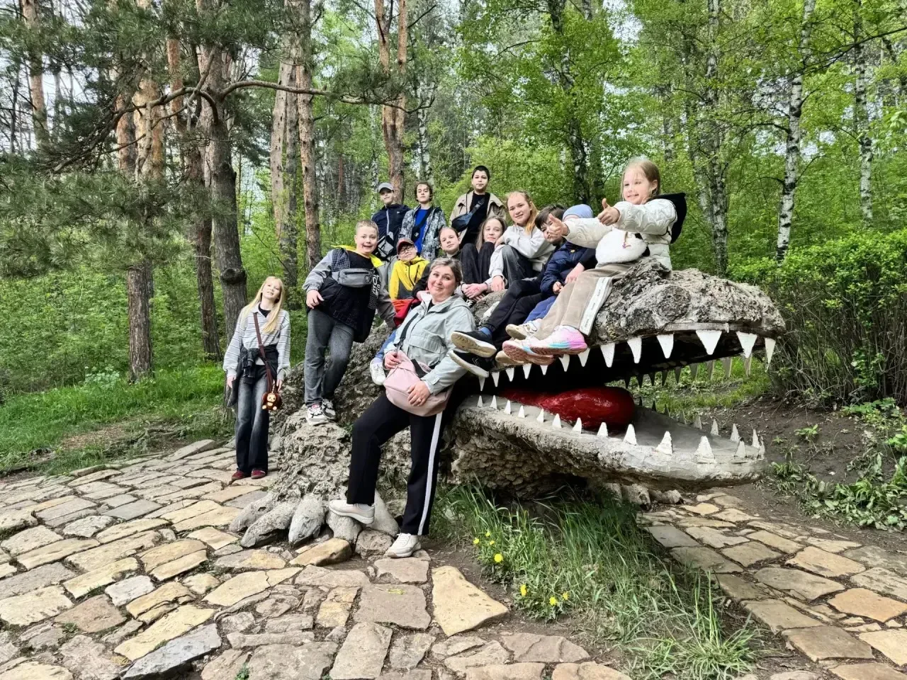 📸 Классный выезд: как 5 «Б» и 8 «А» покоряли Кисловодск!  Наши ребята из 5 «Б» и 8 «А» классов отдых