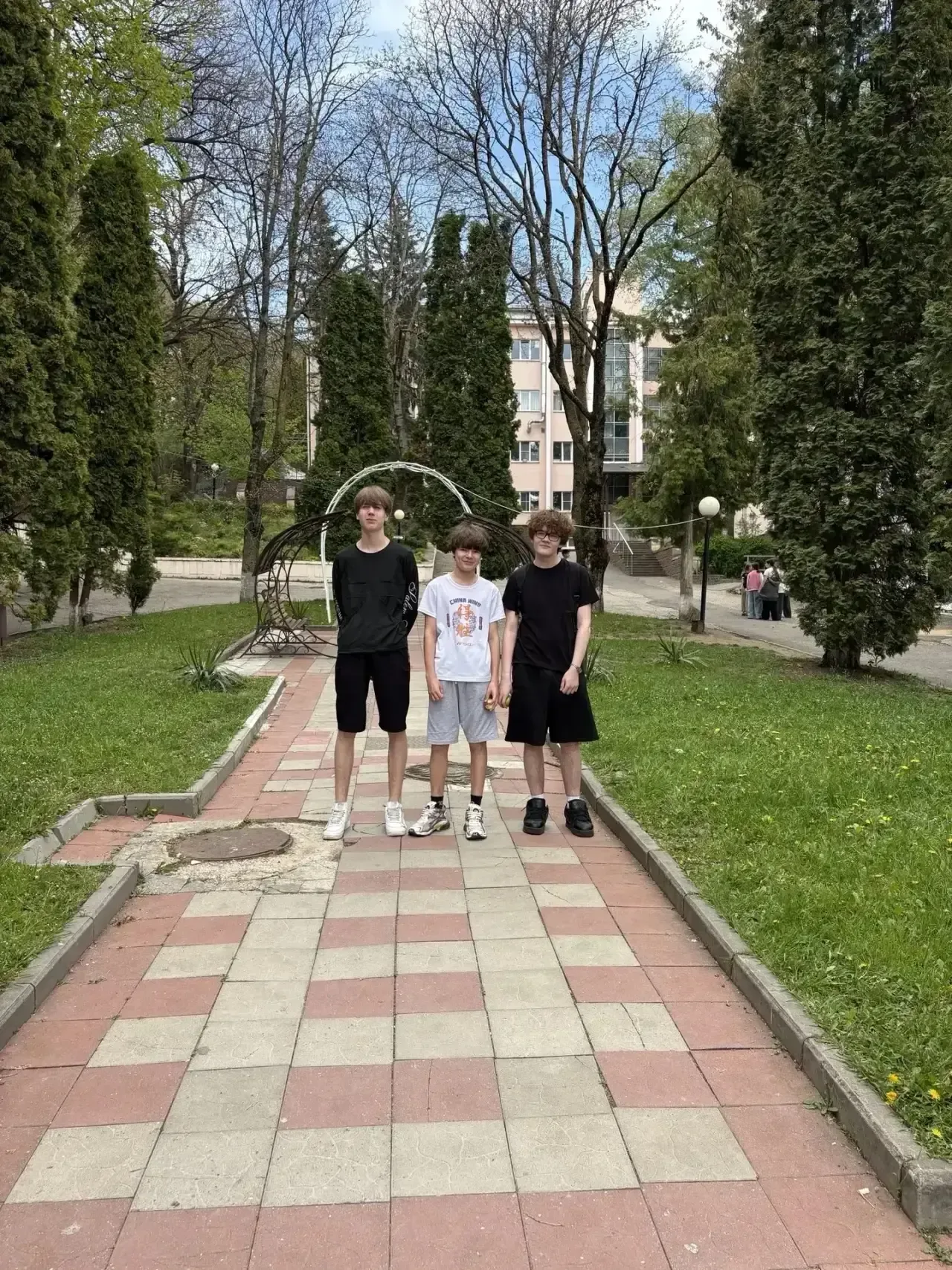 📸 Классный выезд: как 5 «Б» и 8 «А» покоряли Кисловодск!  Наши ребята из 5 «Б» и 8 «А» классов отдых