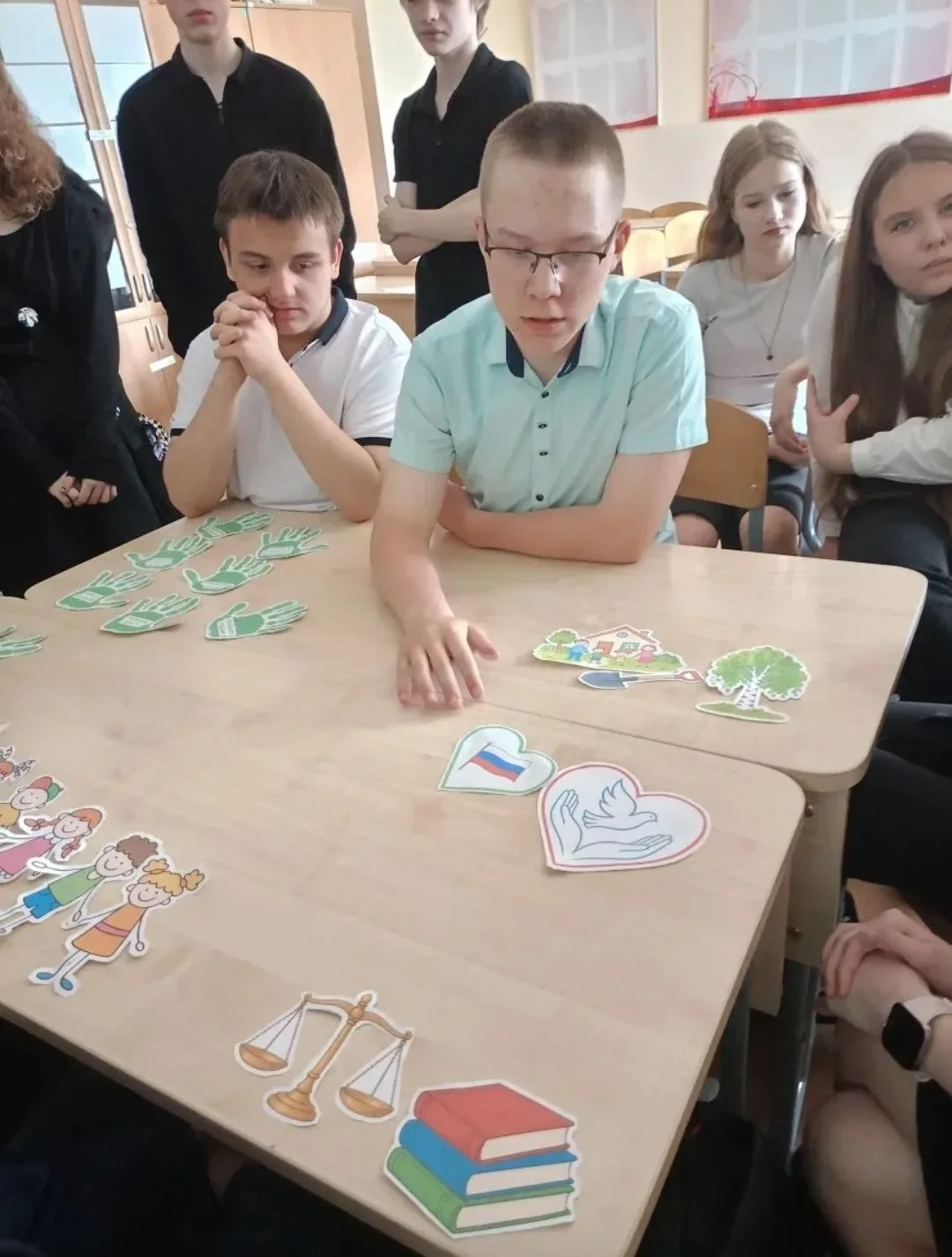 🇷🇺 Сегодня, 18 мая, в гимназии прошли очередные занятия из цикла «Разговоры о важном» на тему «Ценно