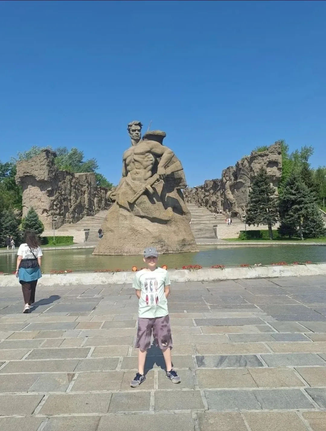 👍 На праздничных выходных ученик 4г класса Рубан Дементий со своей семьей побывал в Волгограде — гор