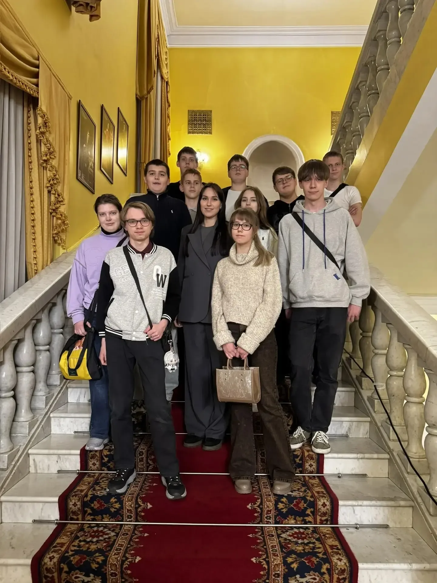 Культпоход в театр👍  8 Д класс вместе с классным руководителем Гунченко Алиной Владимировной посетил
