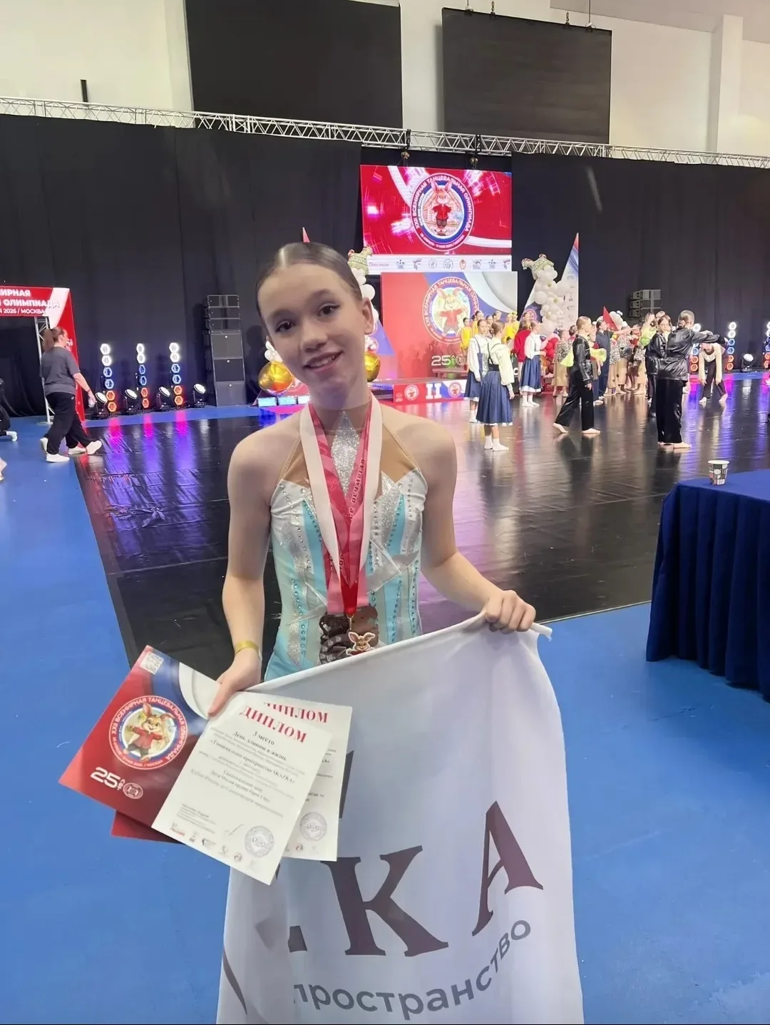 Поздравляем ученицу 5 «В» класса 🏆Годько Элину с успешным участием в крупнейшем танцевальном событии