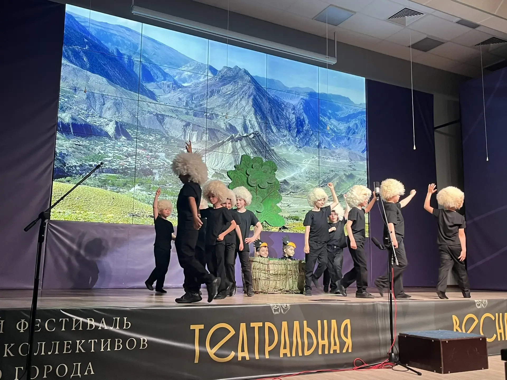 Стартовала VI Театральная весна🎭 Дружный Южный🌎Тема: «Единство и творчество народов России»