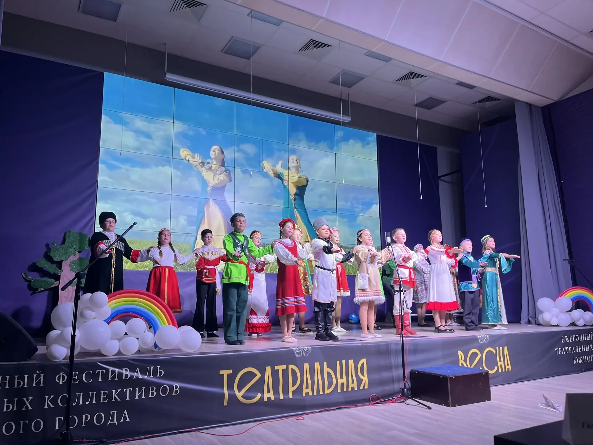 Стартовала VI Театральная весна🎭 Дружный Южный🌎Тема: «Единство и творчество народов России»
