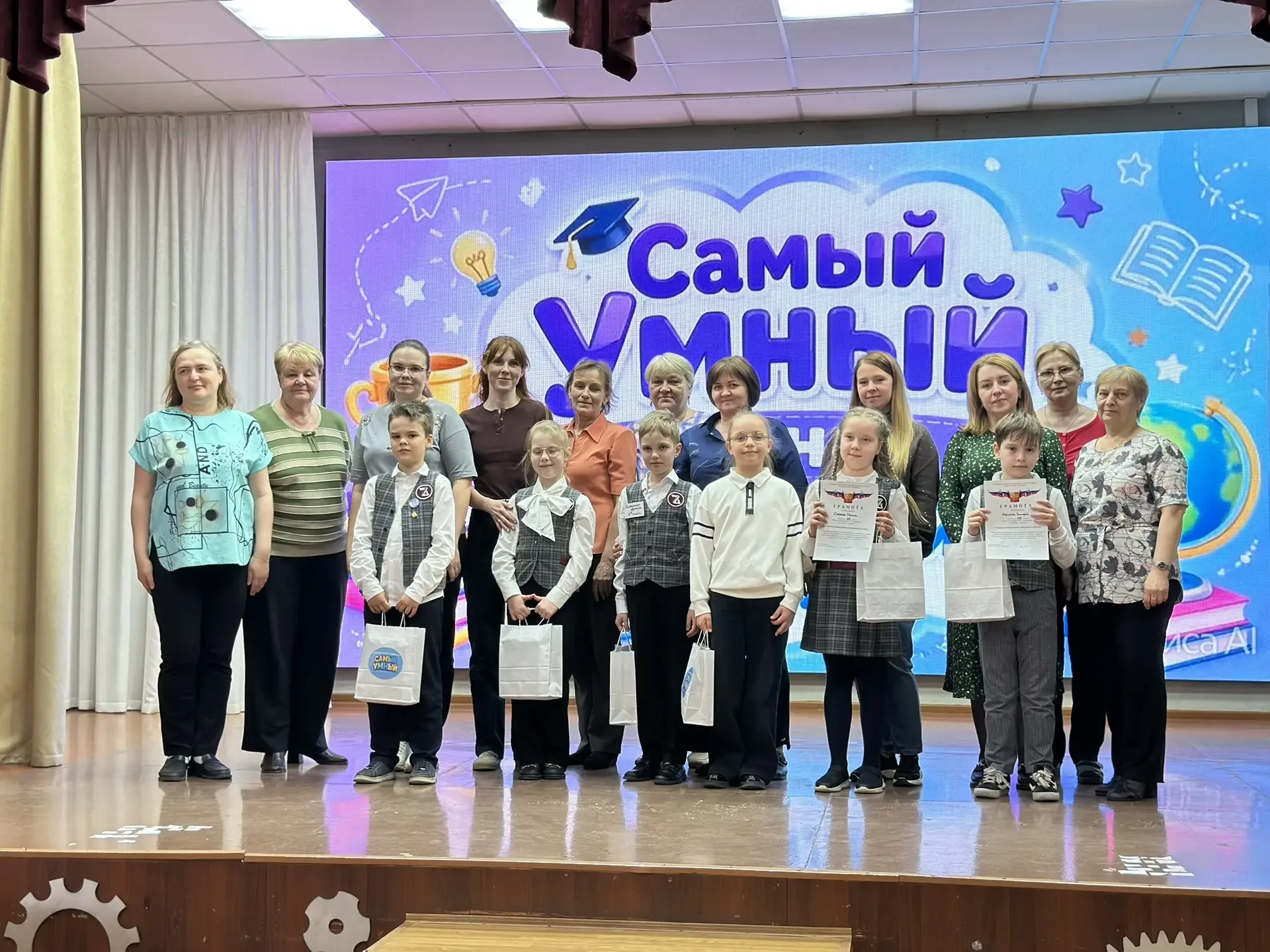 🏆 Финал интеллектуальной игры «Самый умный ученик начальной школы»!  29 апреля в актовом зале собрал