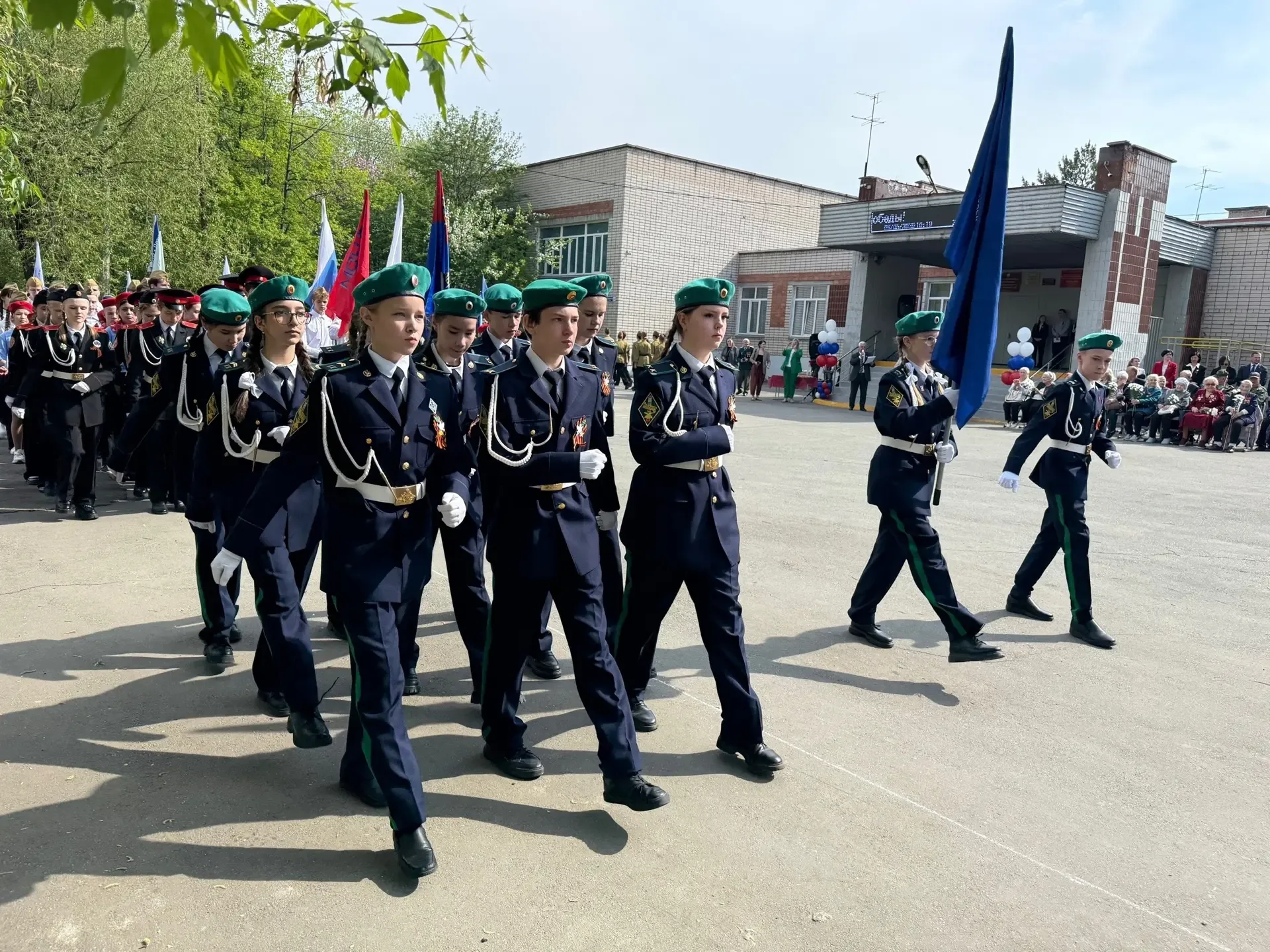🎉 Гордость гимназии: доблесть кадетов и честь мундира! 🎉  8 мая воспитанники кадетского класса высту