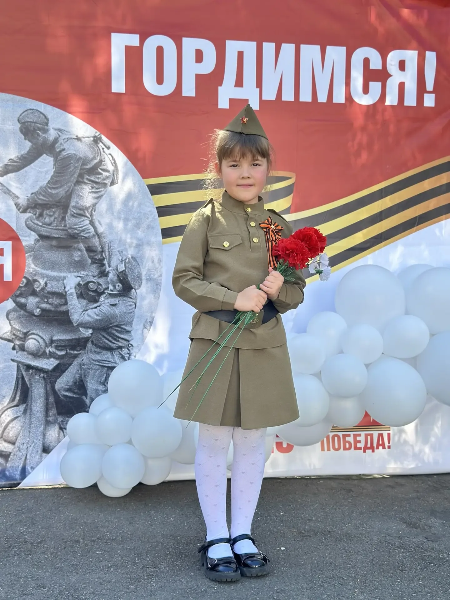 МУЗЫКА, ОБЪЕДИНЯЮЩАЯ ПОКОЛЕНИЯ   7 мая в нашей гимназии с размахом прошёл музыкальный флешмоб «Песни