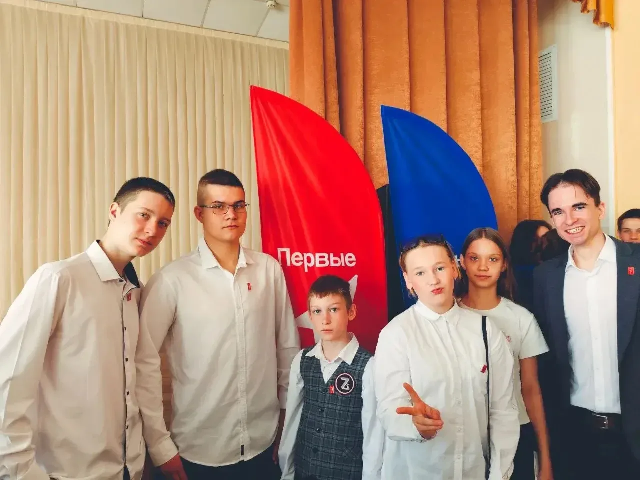 ОДИН ДЕНЬ ИЗ ЖИЗНИ СОВЕТНИКА👔  🌅 День Советника директора по воспитанию стартует не с планёрок, а с 