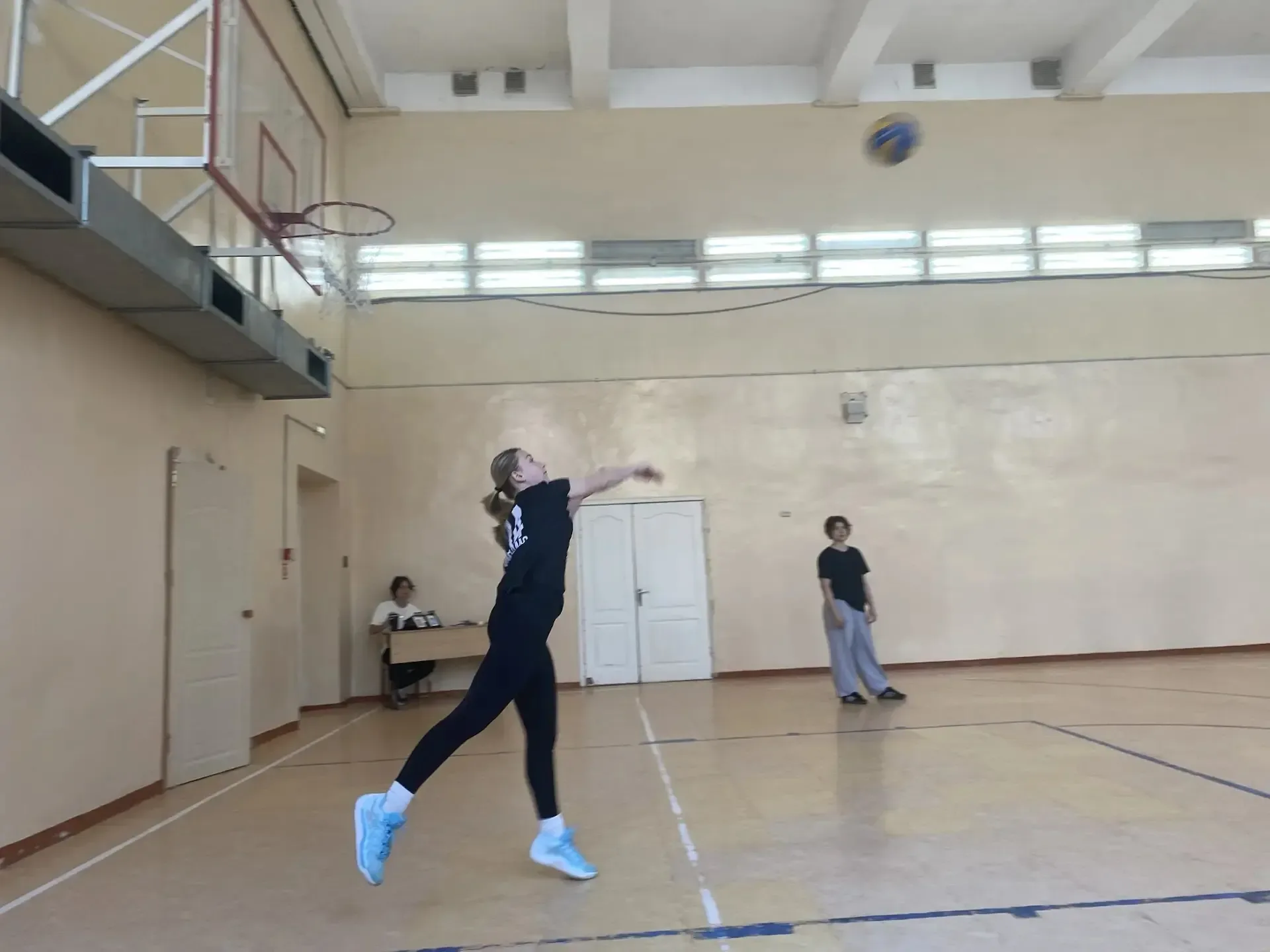 🔥Жаркая битва на баскетбольной площадке!  Сегодня в нашем спортивном зале царила настоящая жара! Про