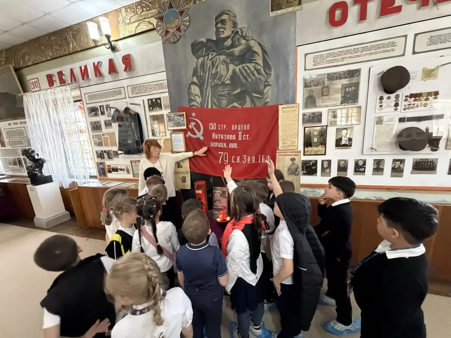 📢 Орлята из 1 "Г" приступили к реализации трека "Орлёнок-хранитель исторической памяти.  ✅️ По иници