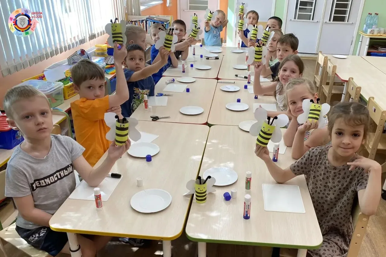 Жу-жу-жу!  🐝 Сегодня, 20 мая, отмечается Всемирный день пчел – профессиональный праздник самых трудо