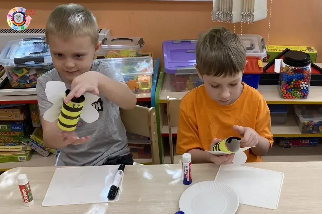 Жу-жу-жу!  🐝 Сегодня, 20 мая, отмечается Всемирный день пчел – профессиональный праздник самых трудо