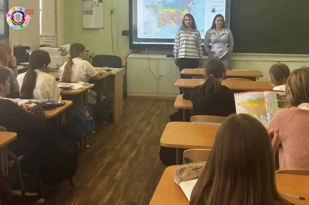 Поступление: советы от своих   💬 Наши выпускницы, нынешние студентки РЭУ им. Г.В. Плеханова Дарья и 